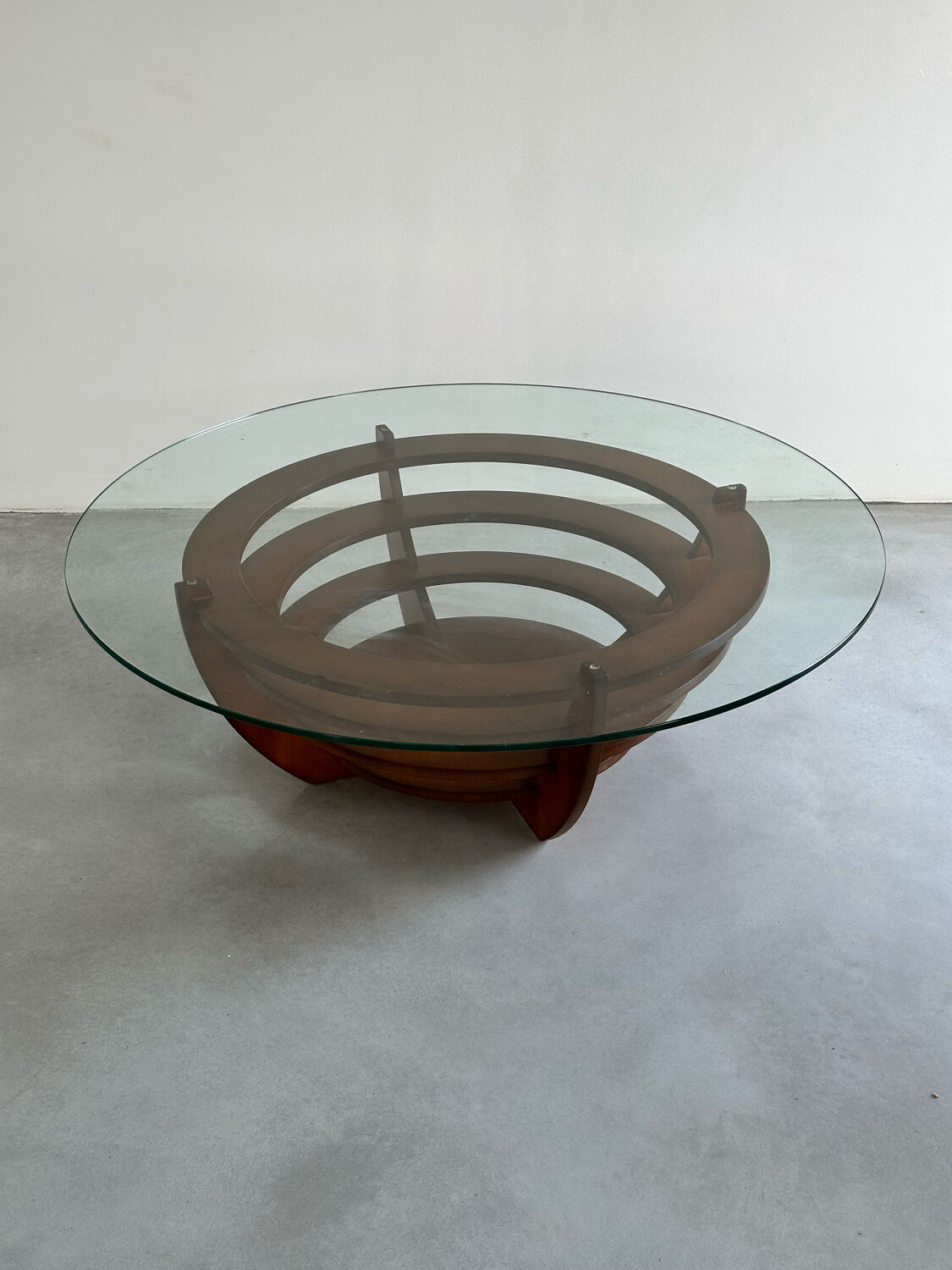 Designer coffee table, foot and circular top from the 60s