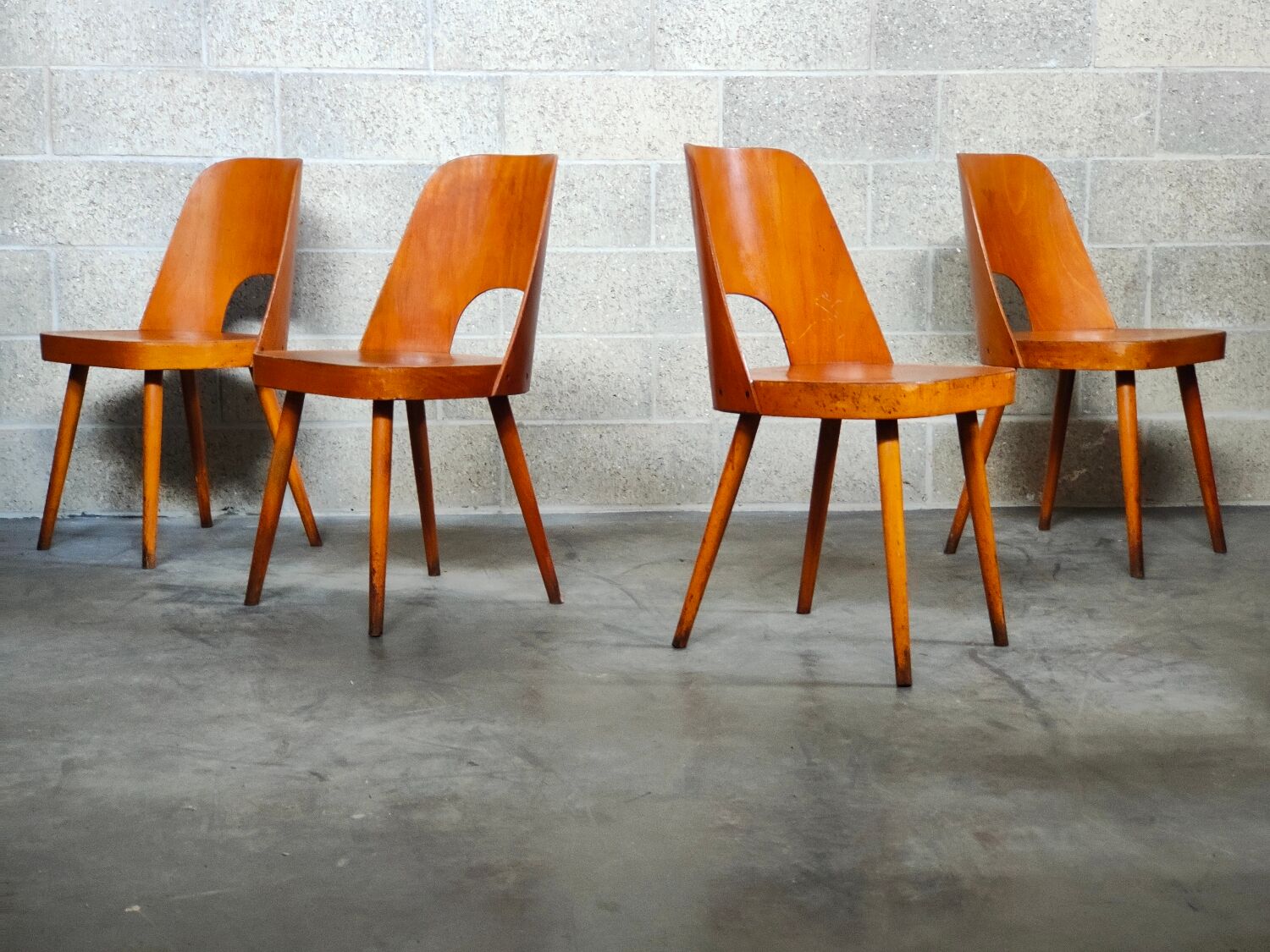 Suite of 4 chairs 515 by Oswald Haerdtl for TON