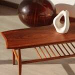 Table basse vintage Everest en noyer – style « planche de surf » (années 60)