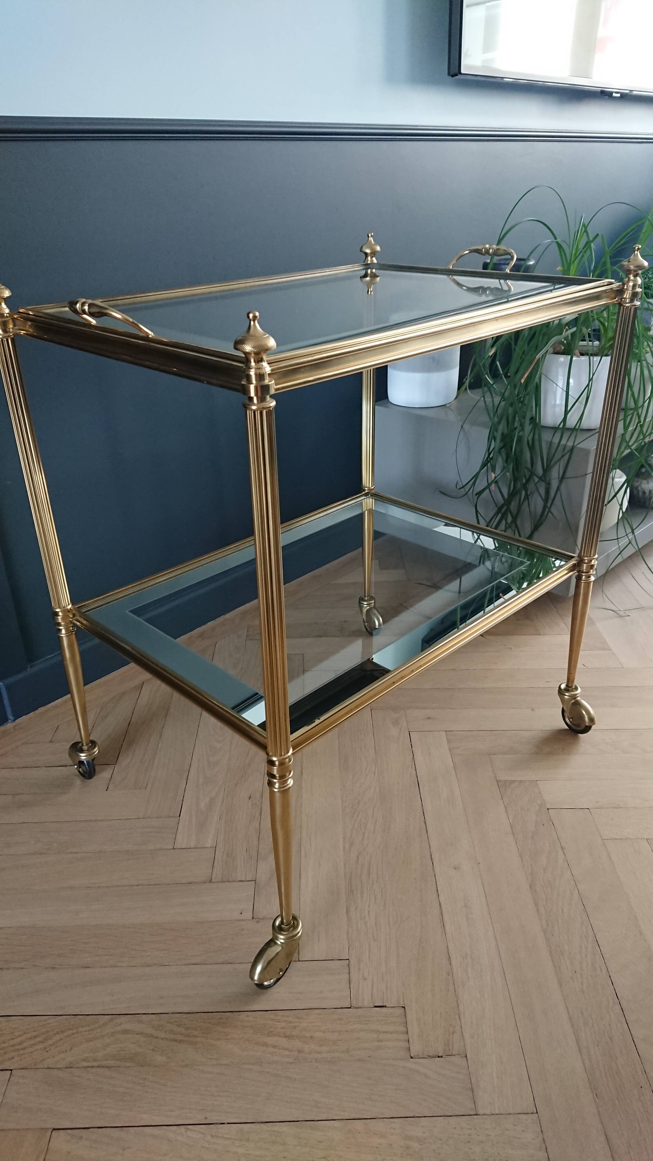 Rolling dessert with removable gold metal tray