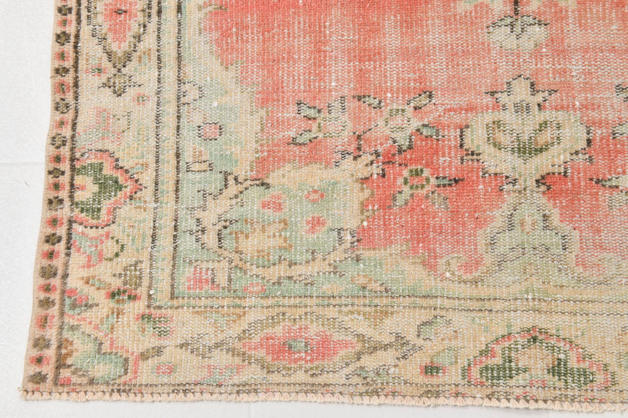 5x8 Coral Pink Classic Vintage Rug, 147x243 Cm