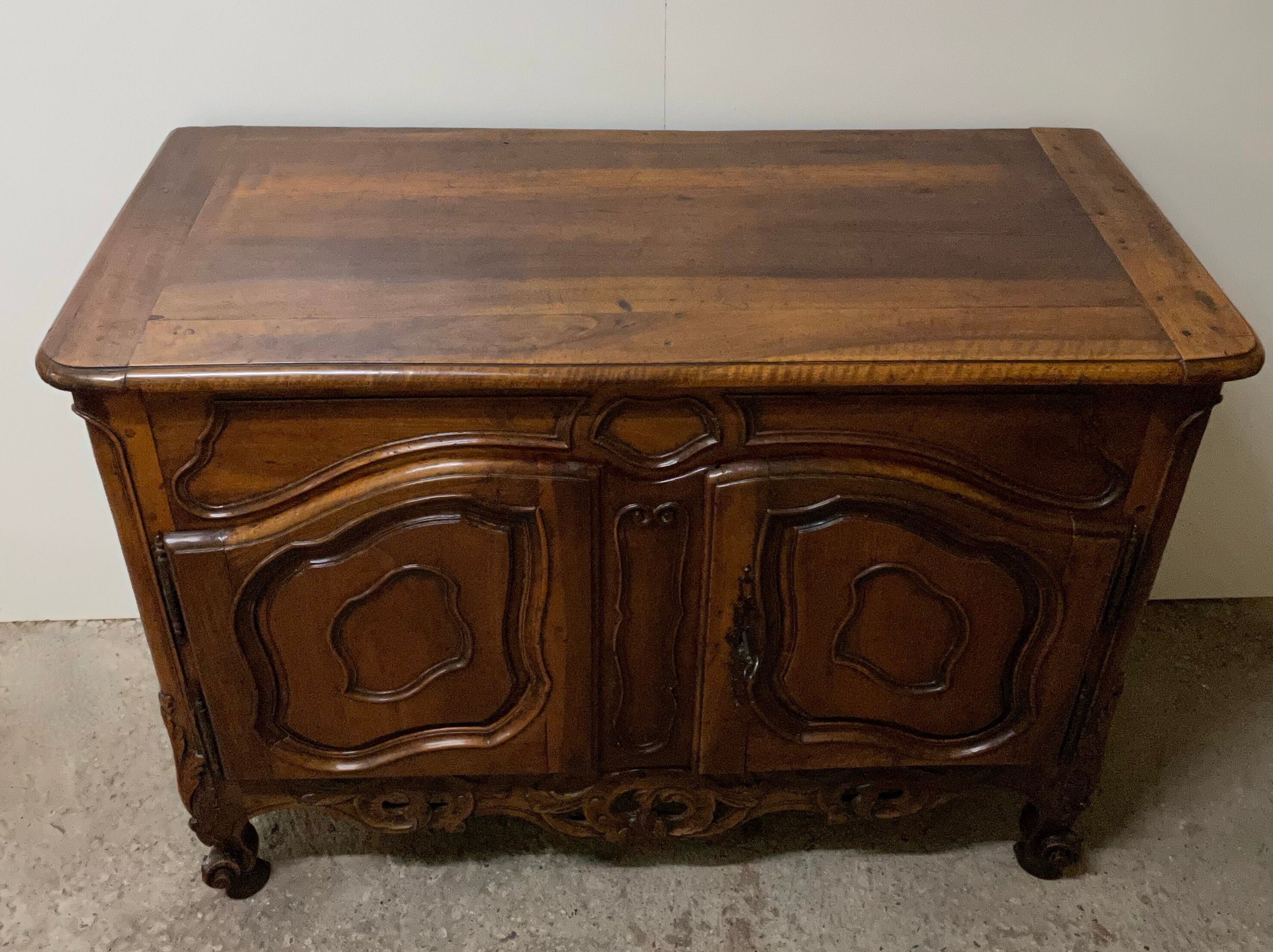 Provencal credenza in walnut eighteenth century