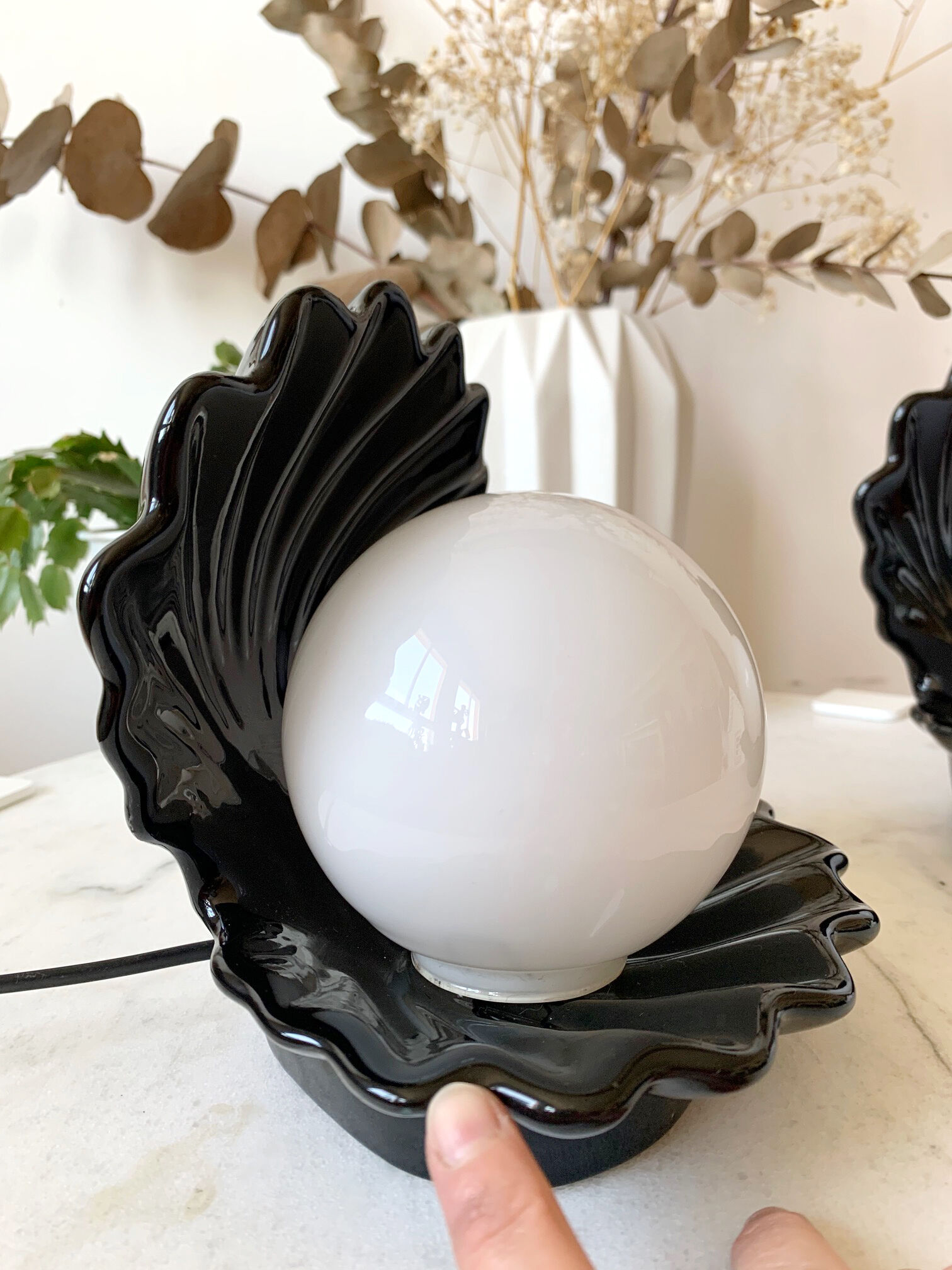 Black ceramic shell lamp