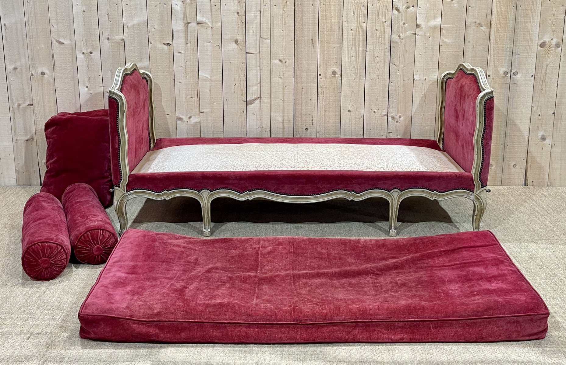 Louis XV style daybed in painted wood and covered with a red velvet