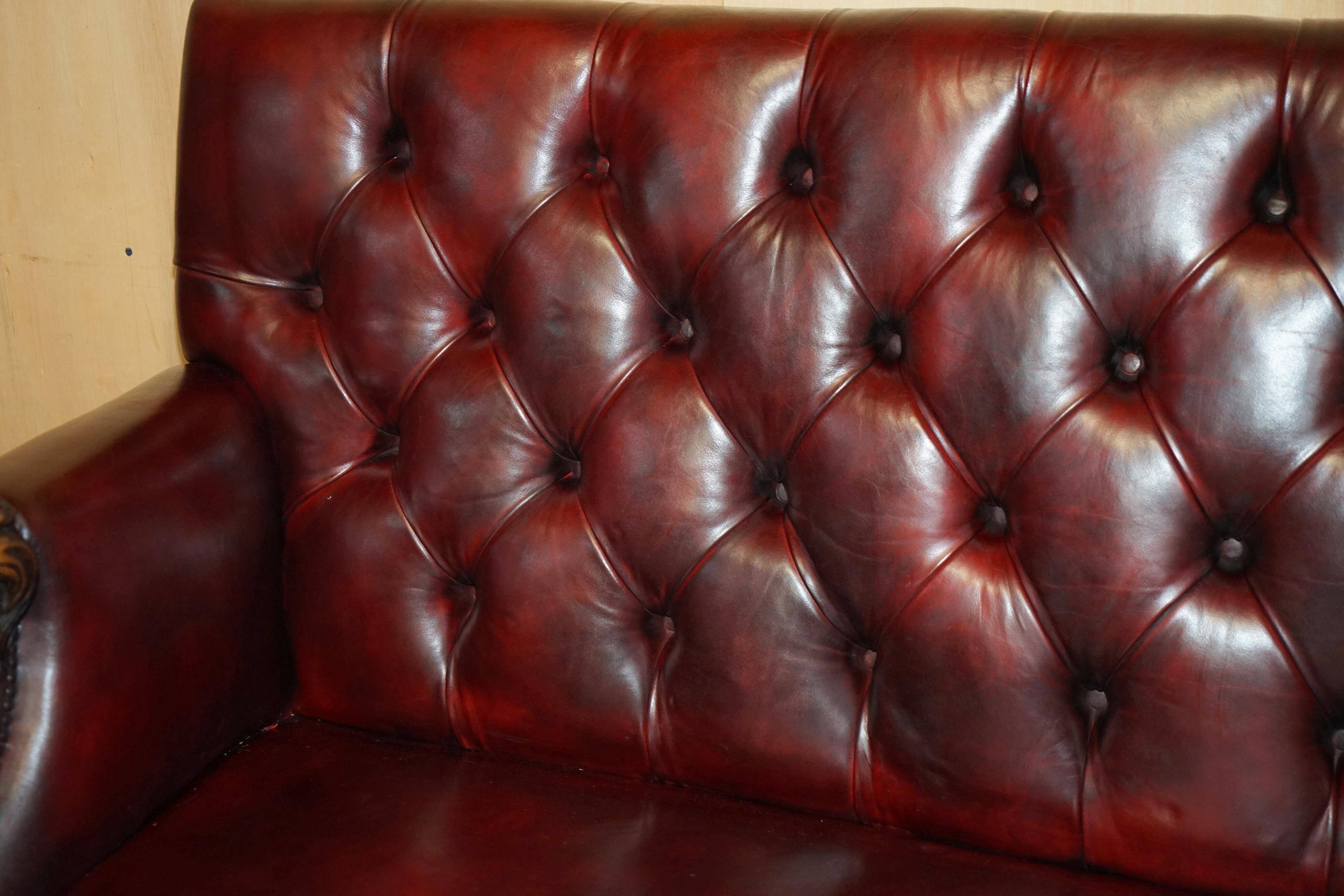 Canapé Chesterfield victorien en cuir avec têtes de lion sculptées
