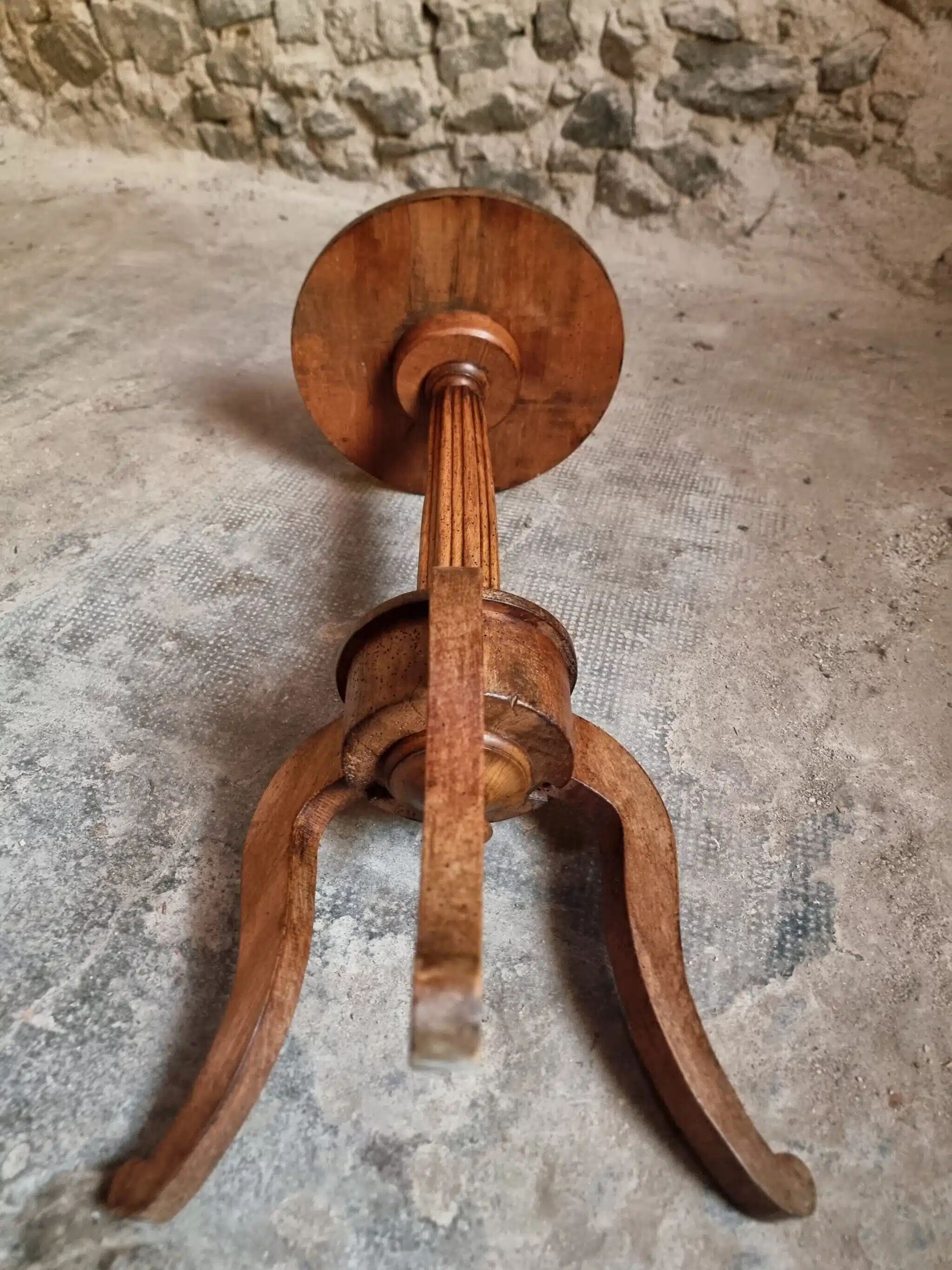 Louis XVI antique guéridon, round pedestal table, solid walnut, circa 1900.