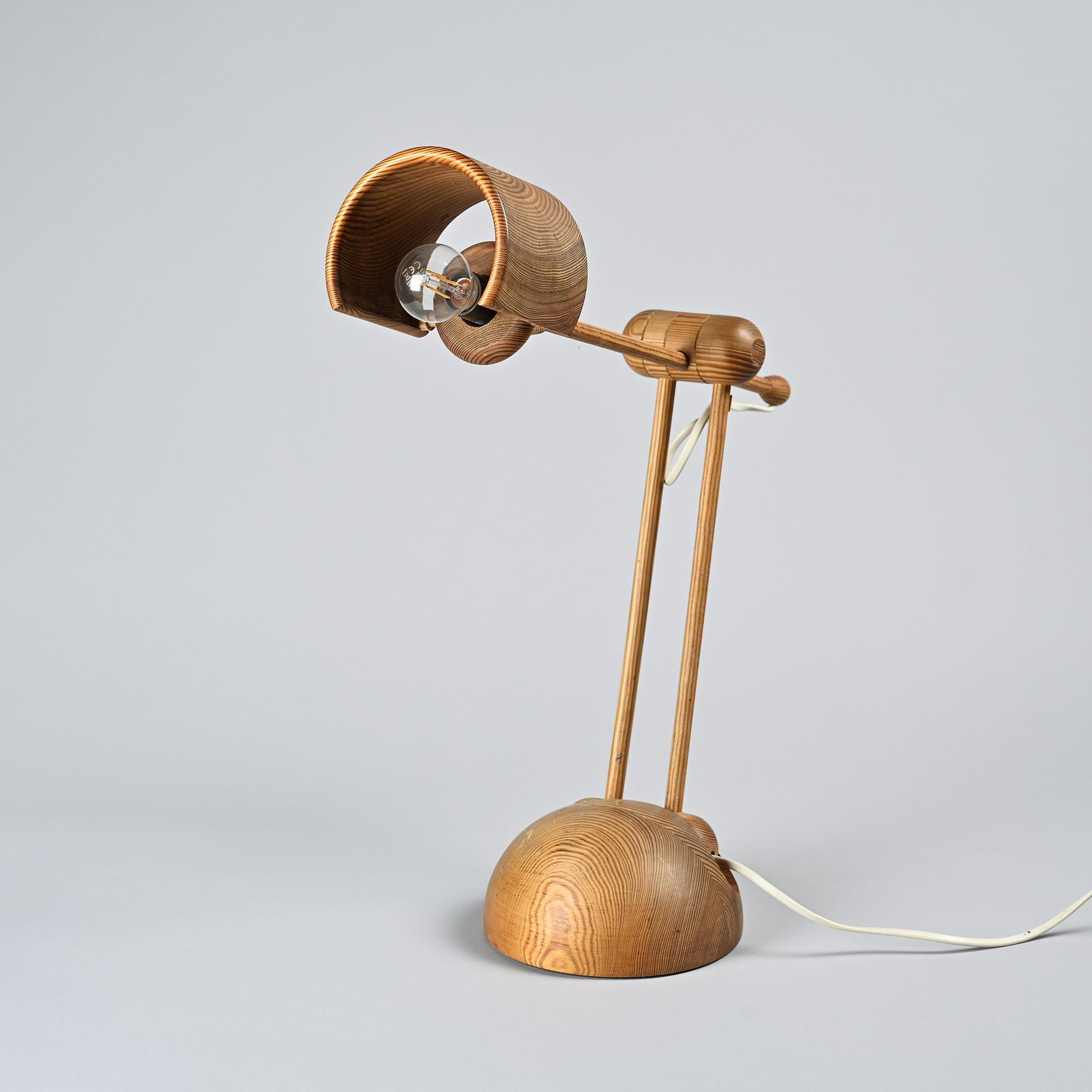 Turned wooden desk lamp, Swiss craftsmanship, circa 1970.