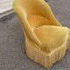 Fauteuil crapaud en velours jaune moutarde du 19ème