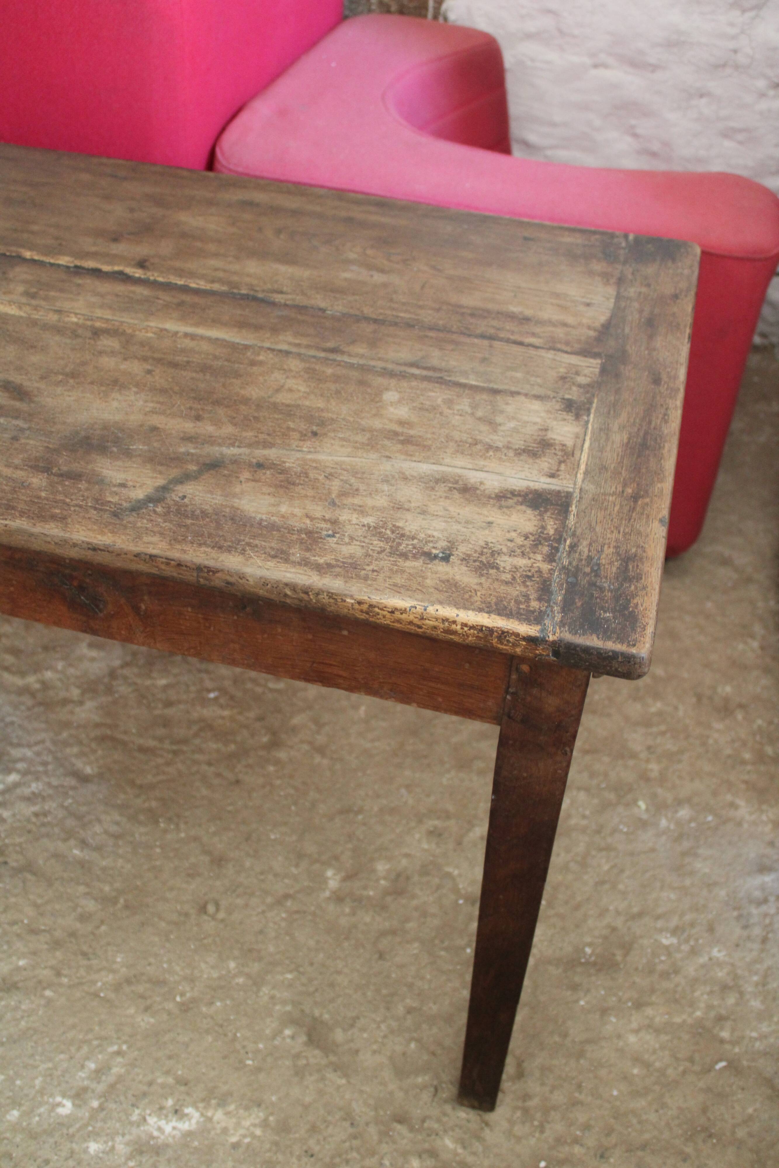 Oak farm table with 2 drawers