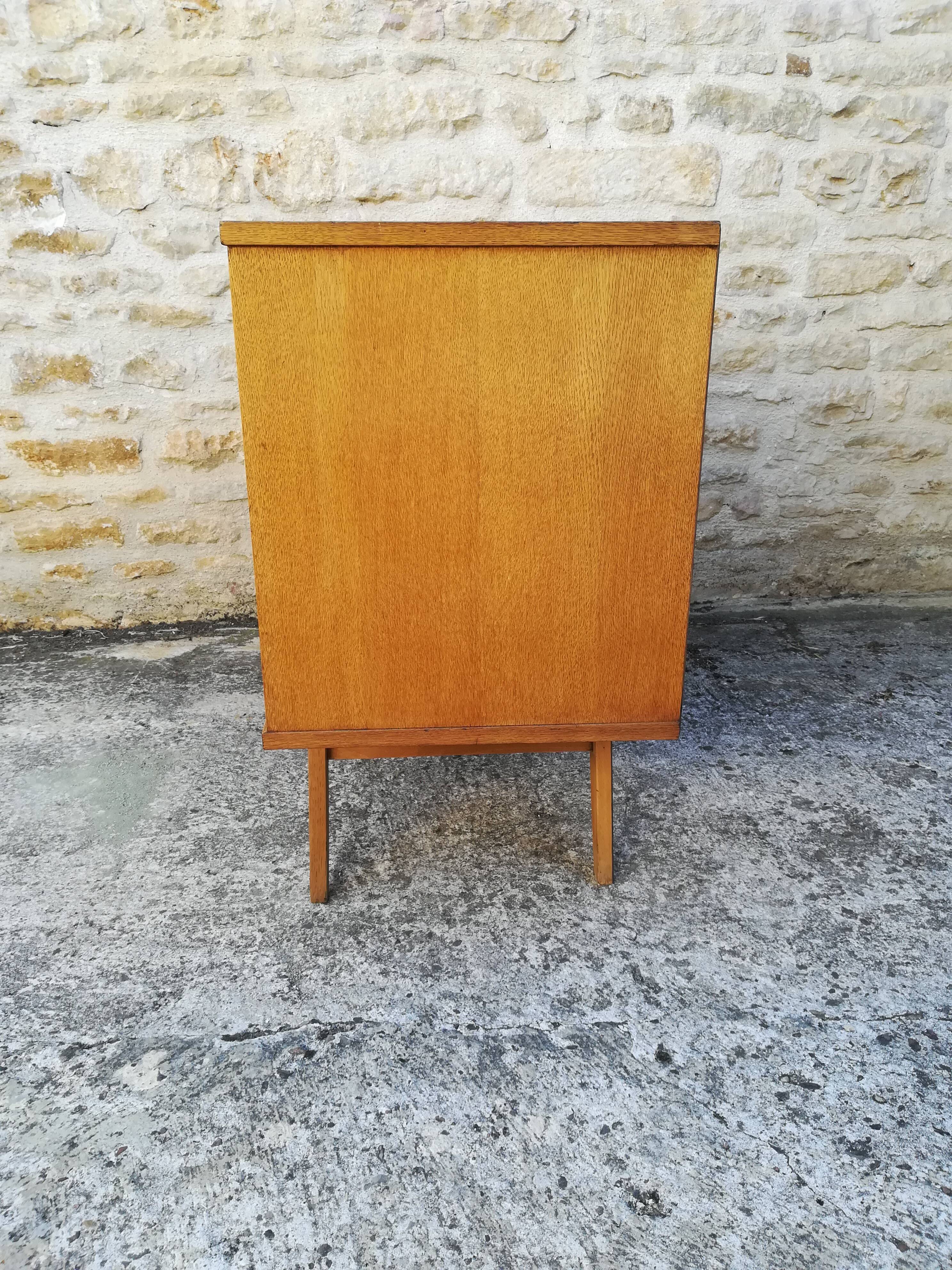 Six-drawer chest of drawers