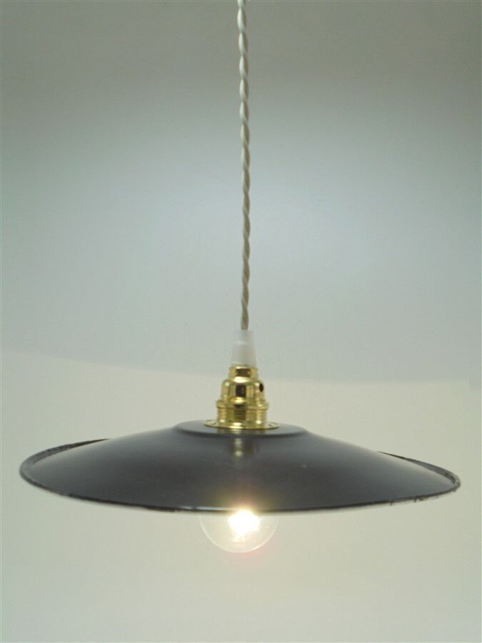 Suspension in black enamelled sheet metal