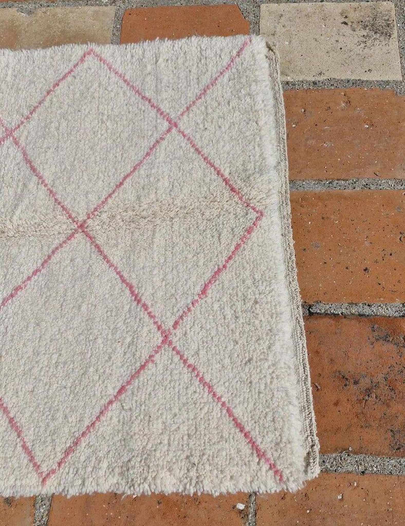 Handmade Moroccan rug 250cm x 150cm