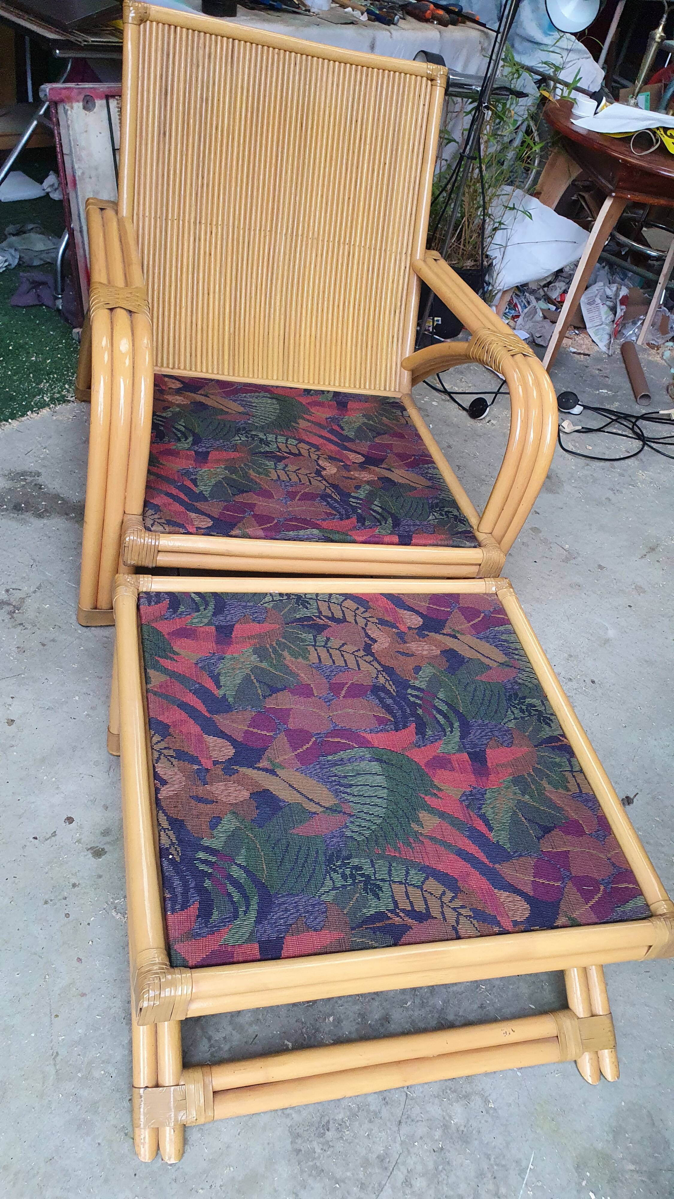 Resting rattan chair - rests feet