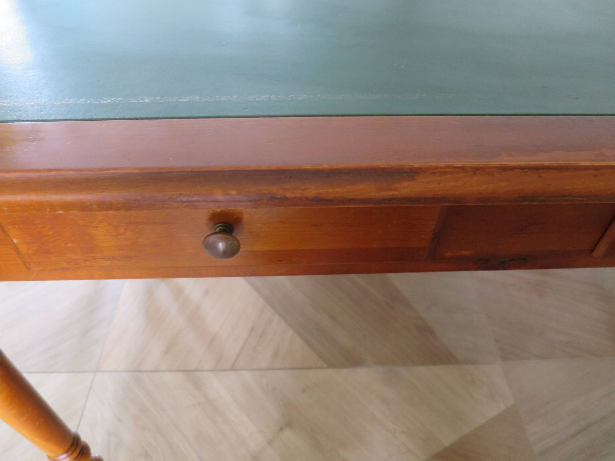 Minister's desk style L. Philippe – 2 drawers – cherry wood – faux leather desk mat