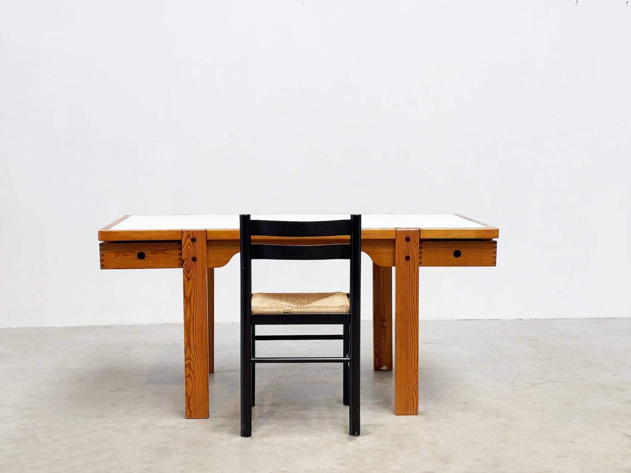 Bureau en pin original des années 1970