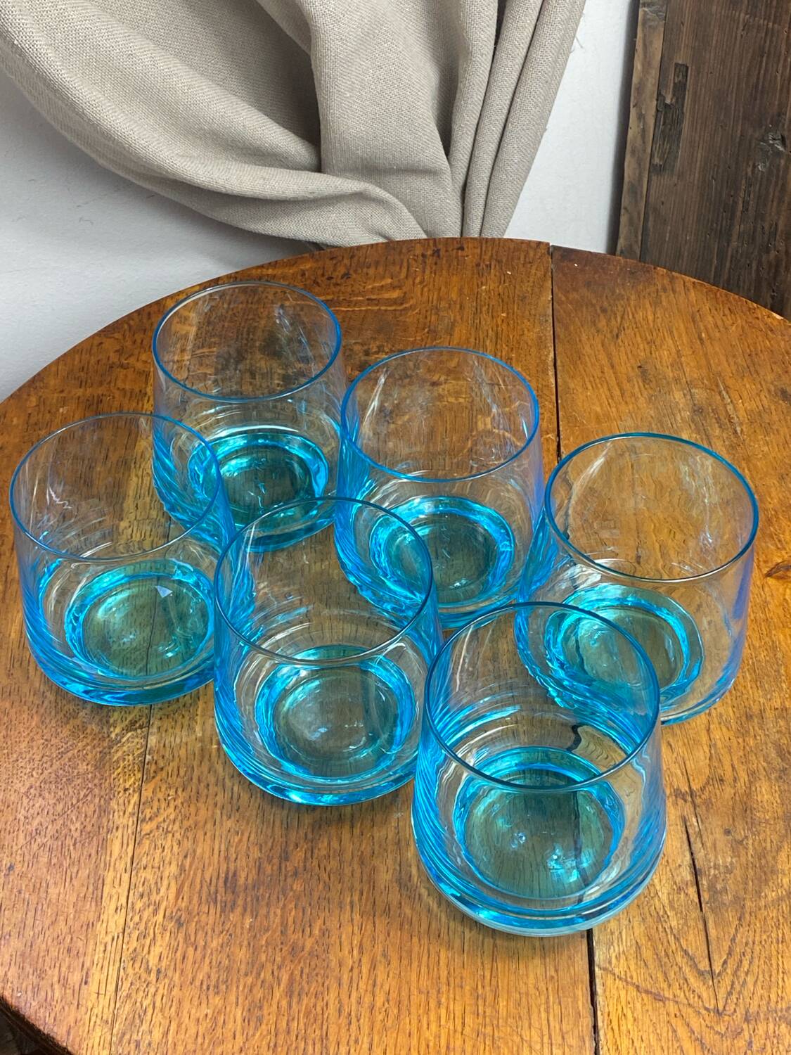 Six verres en verre bleu turquoise