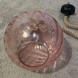 Suspension globe rose pale en verre  à relief avec câble corde