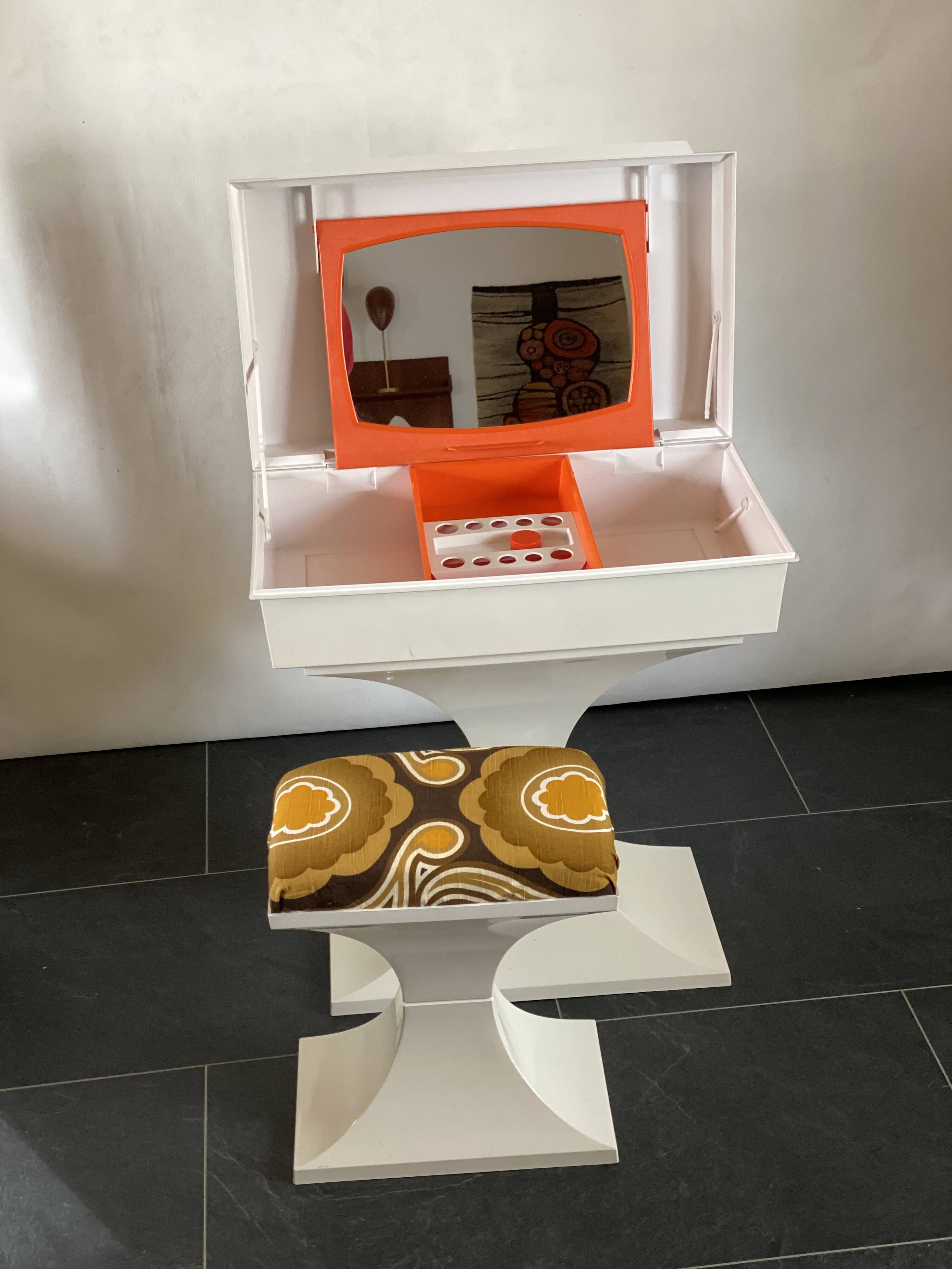 Coiffeuse et tabouret Space Age par Prisunic