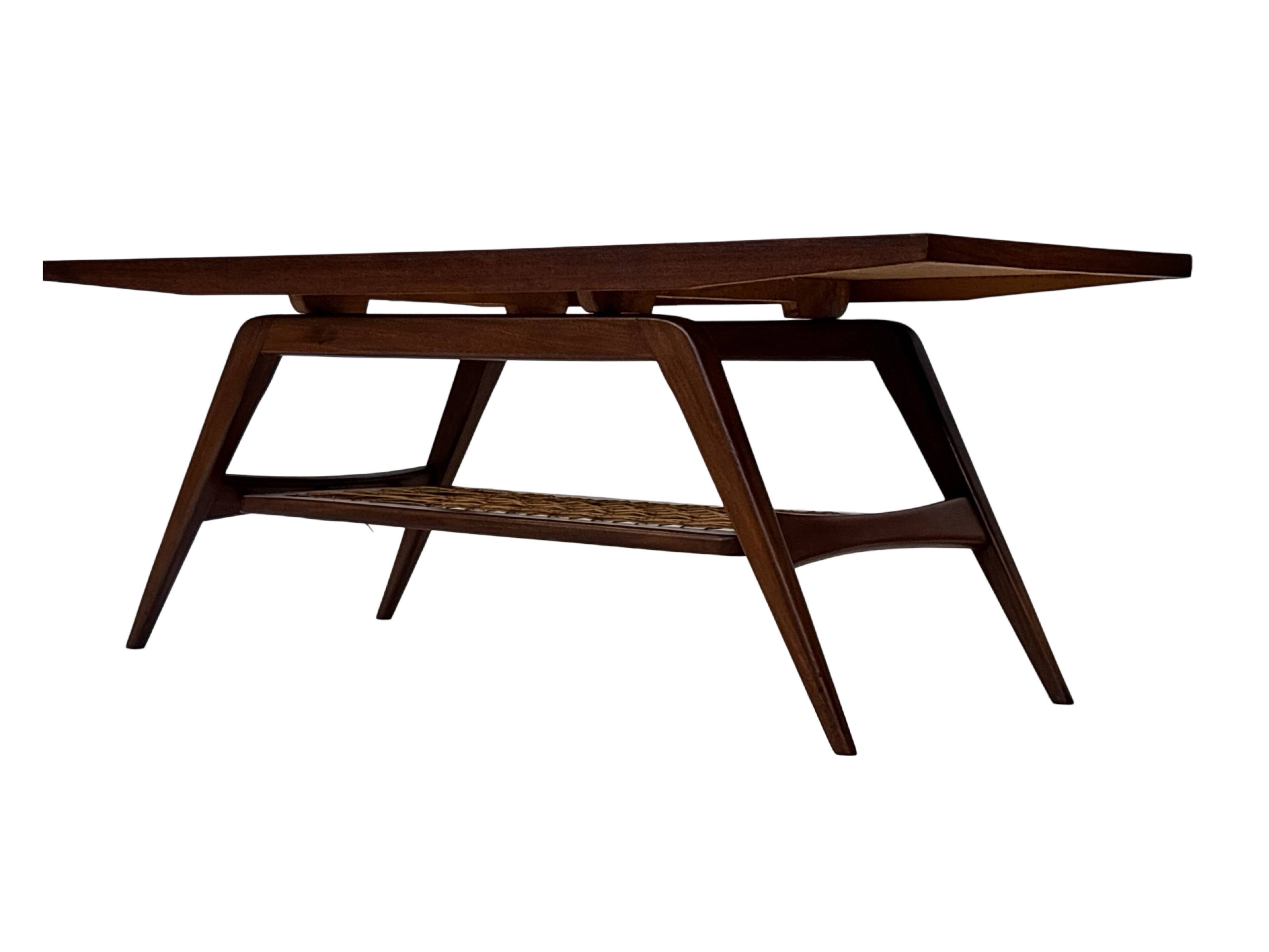 Table basse en teck dans le style de Louis van Teeffelen, années 1960