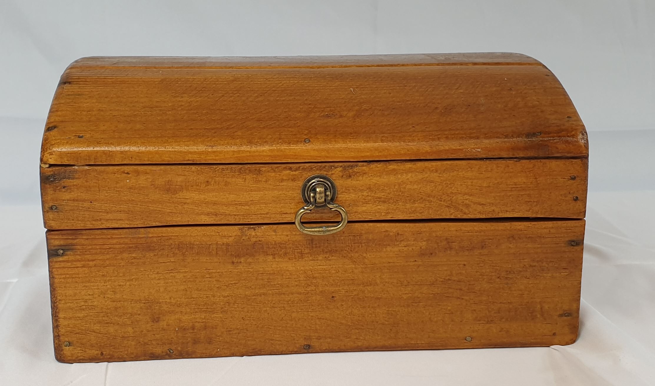 Coffret vintage en bois massif