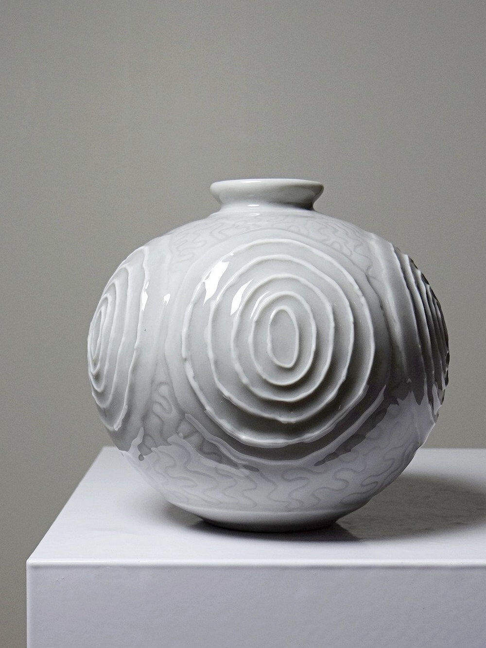 Small round porcelain vase in Art Deco style 1935