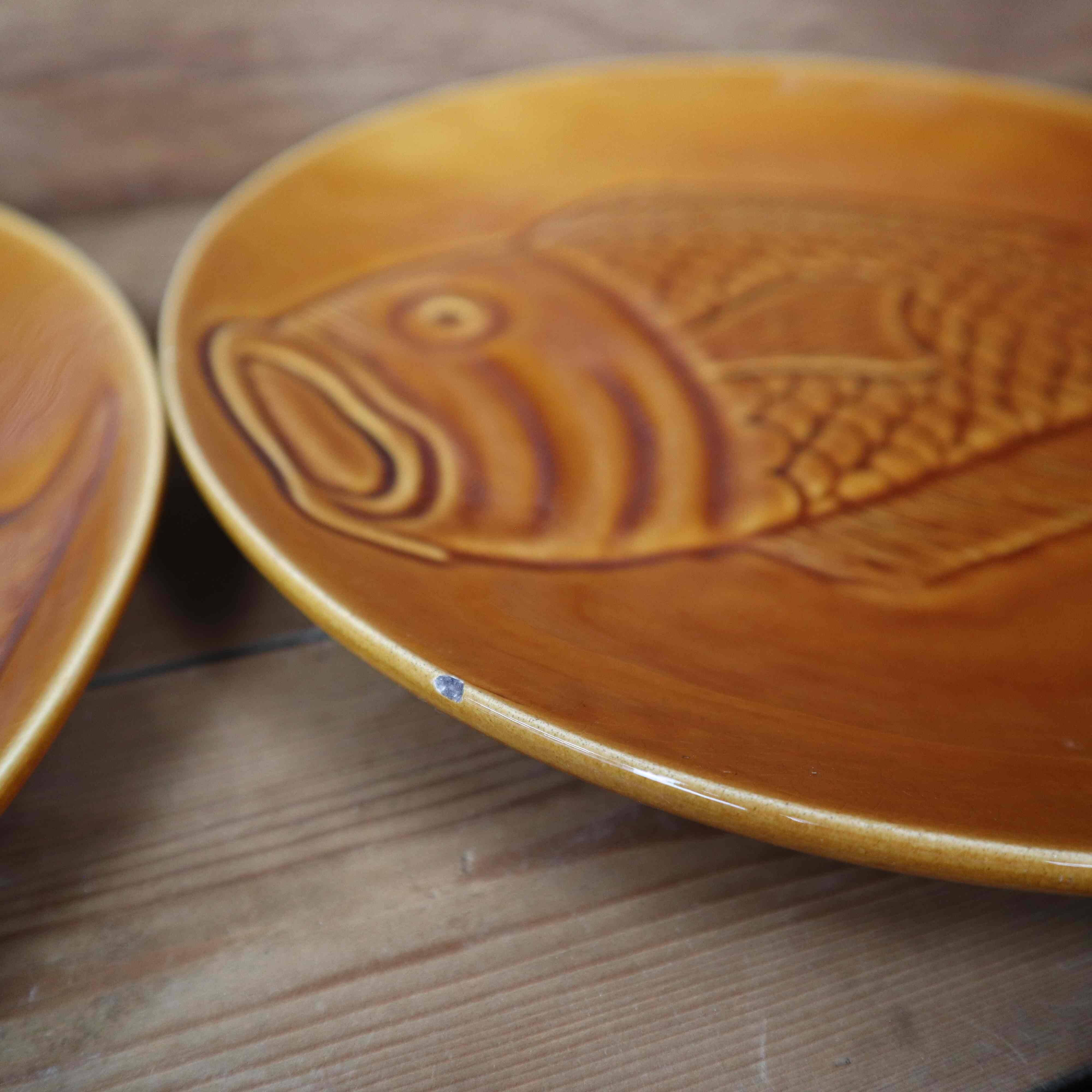 8 glazed flat plates with vintage fish decoration Saint Amand