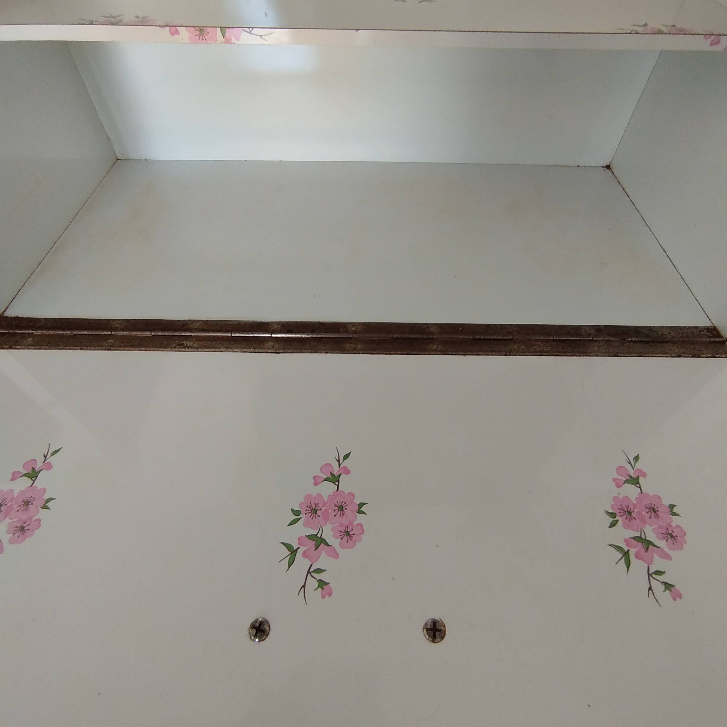 Dressing table / bathroom furniture floral decor 70s