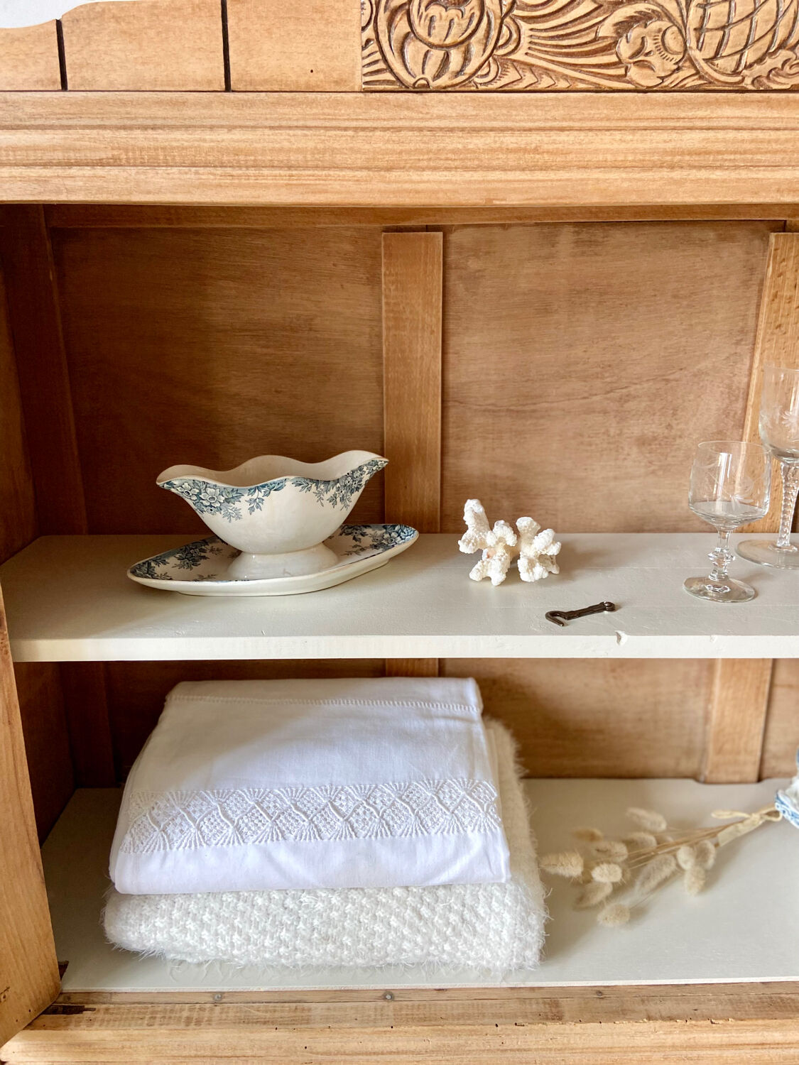 Dresser / Art Deco showcase