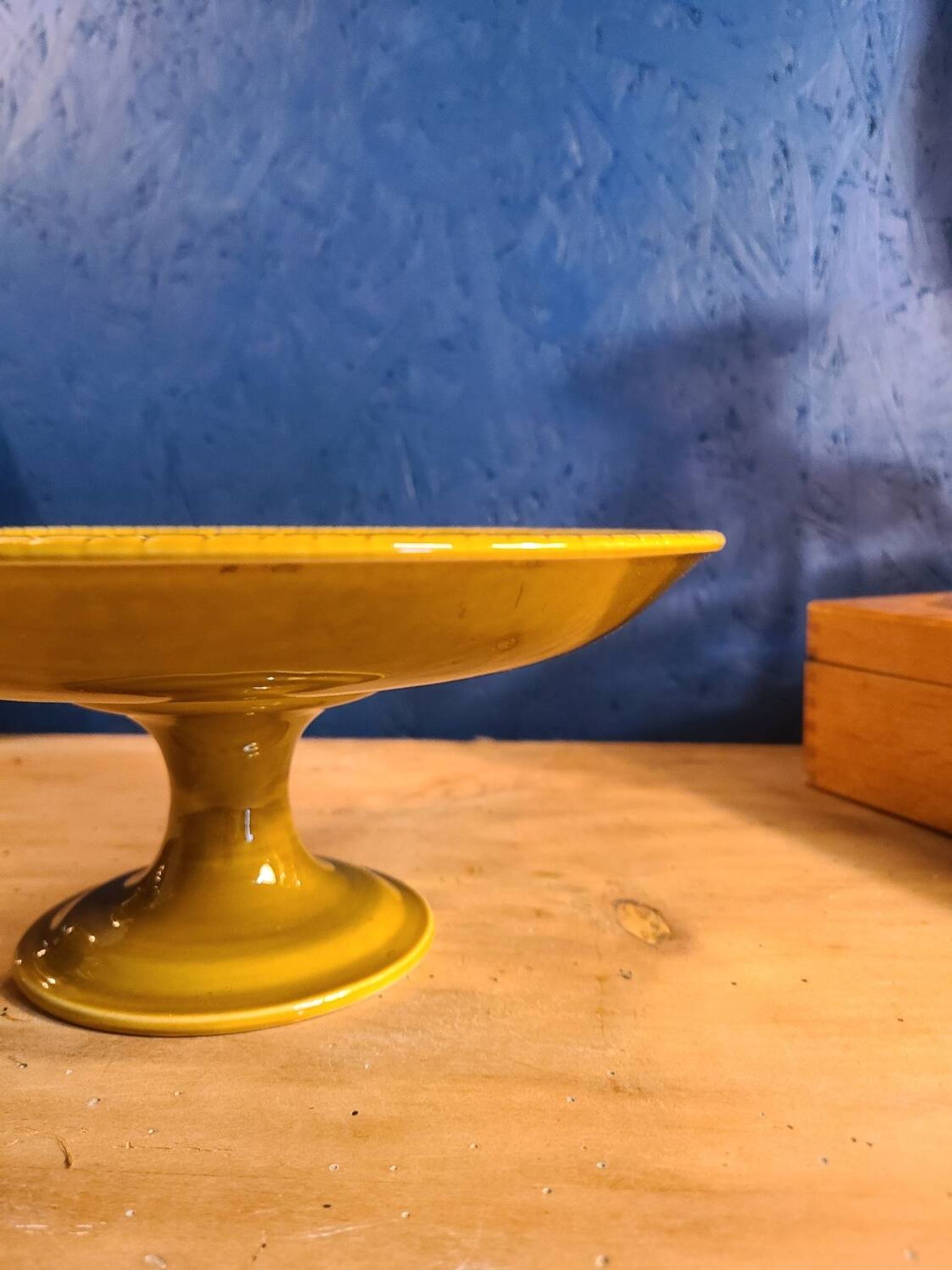 Gien footed dish.