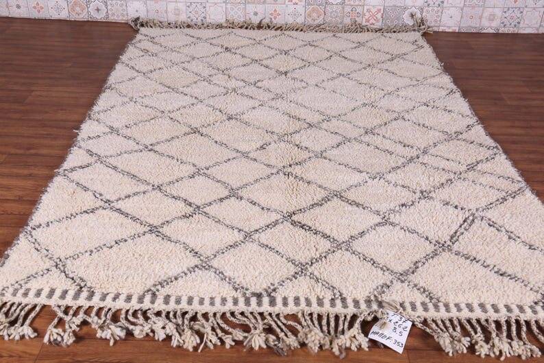 Traditional handwoven Berber rug size 200x300 cm