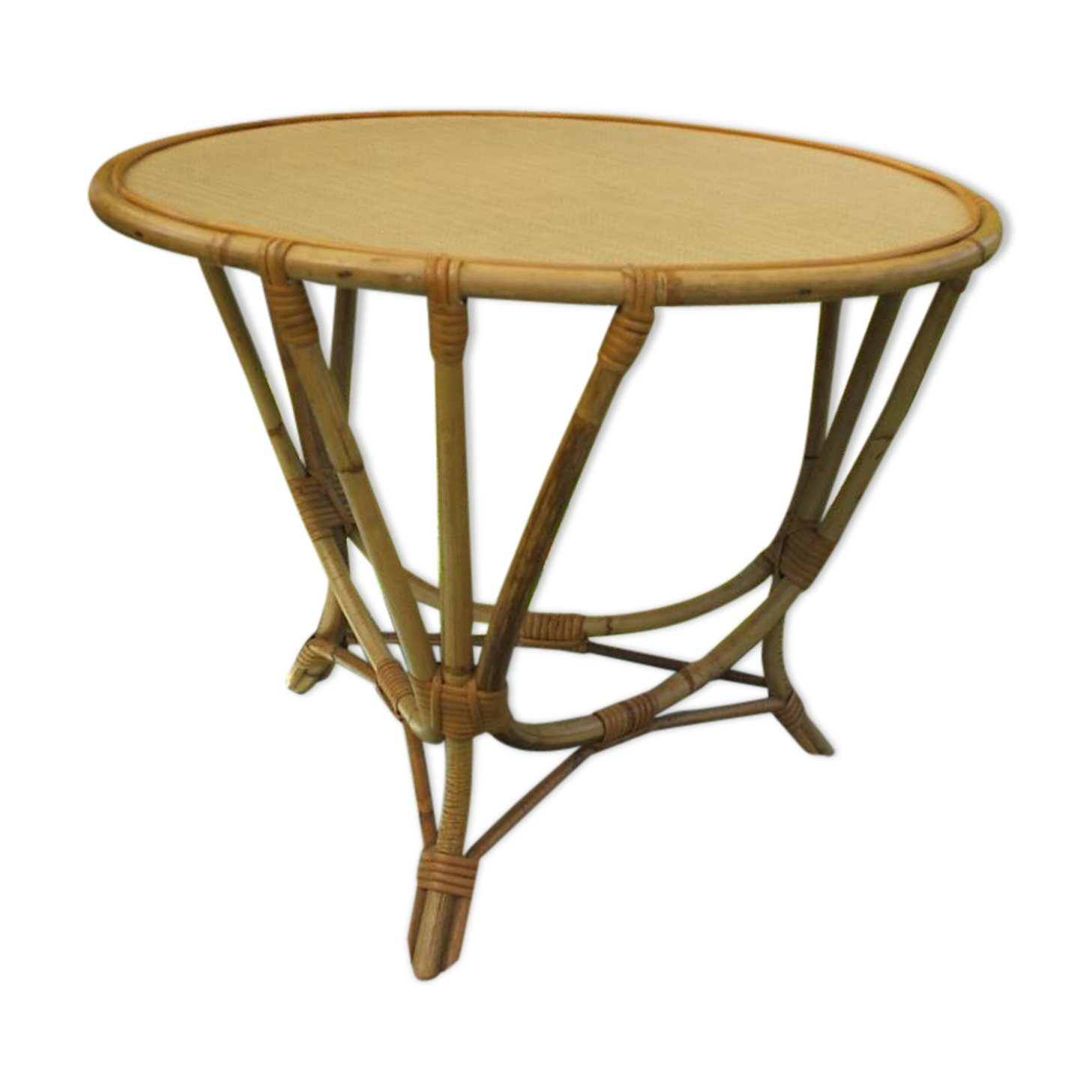Round rattan table