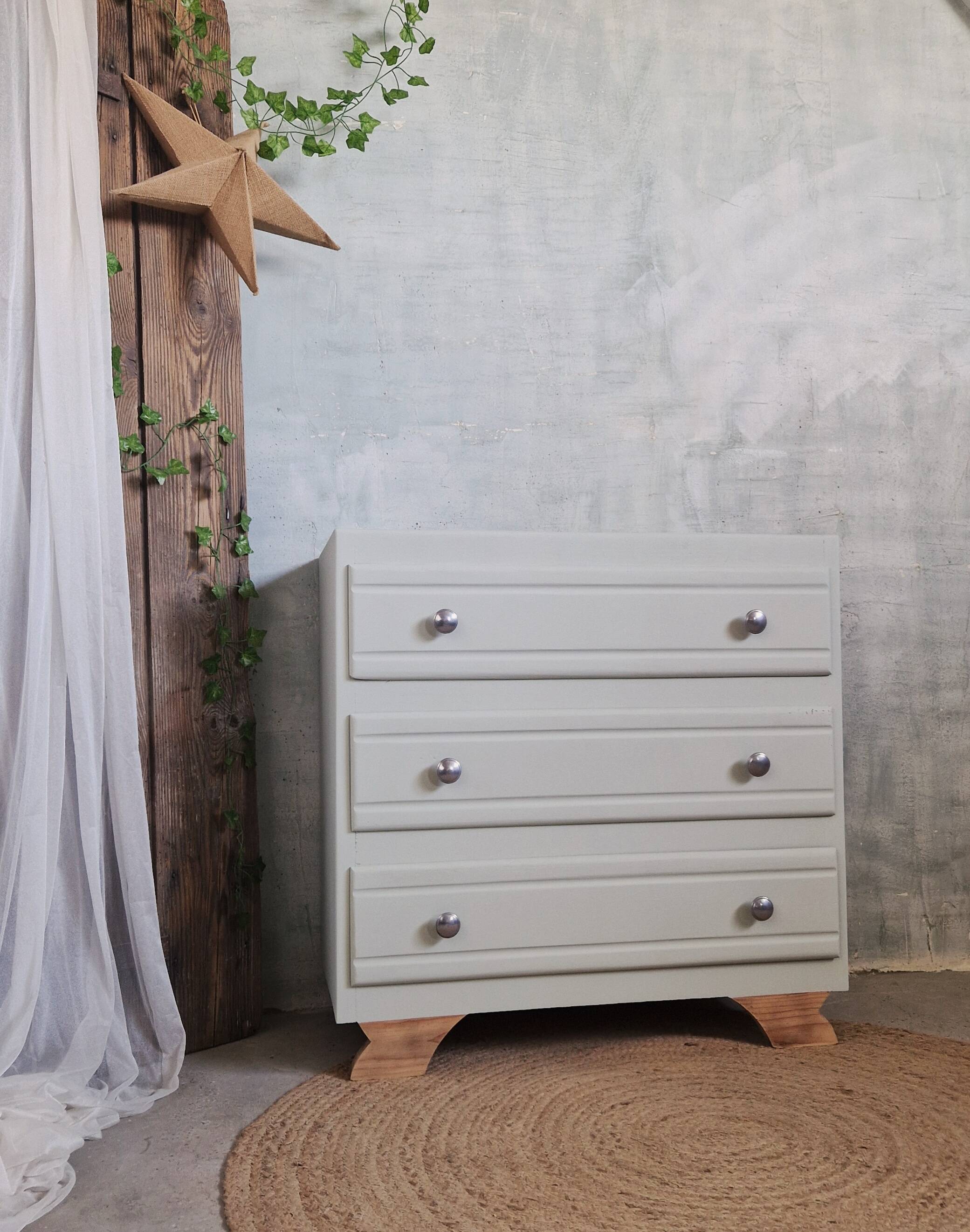 Art Deco chest of drawers