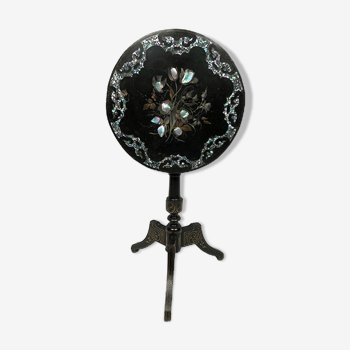Napoleon III tipping pedestal table, blackened wood burgauté of mother-of-pearl