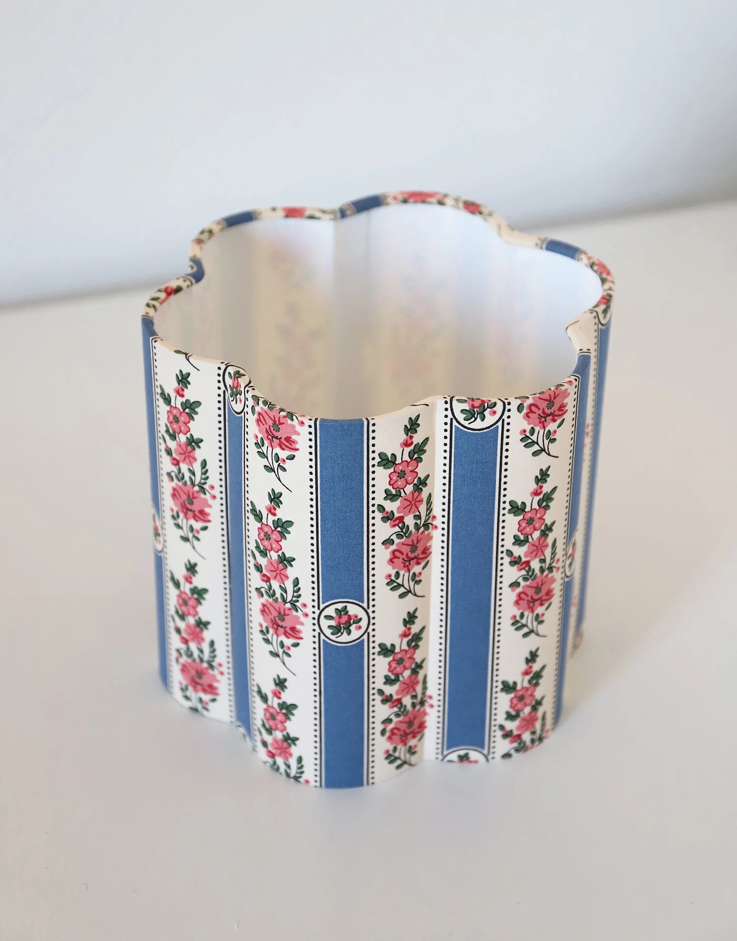 Flower-shaped lampshade Flora "blue overmount"