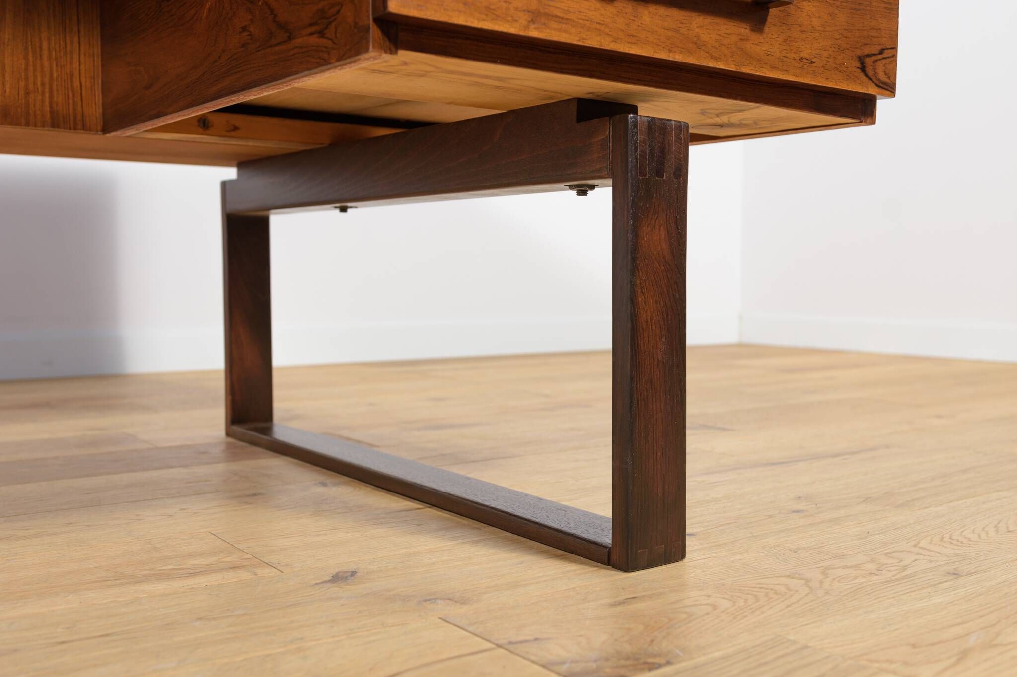 Mid-Century Rosewood Freestanding Desk by Torben Valeur & Henning Jensen for Dyrlund, 1960s