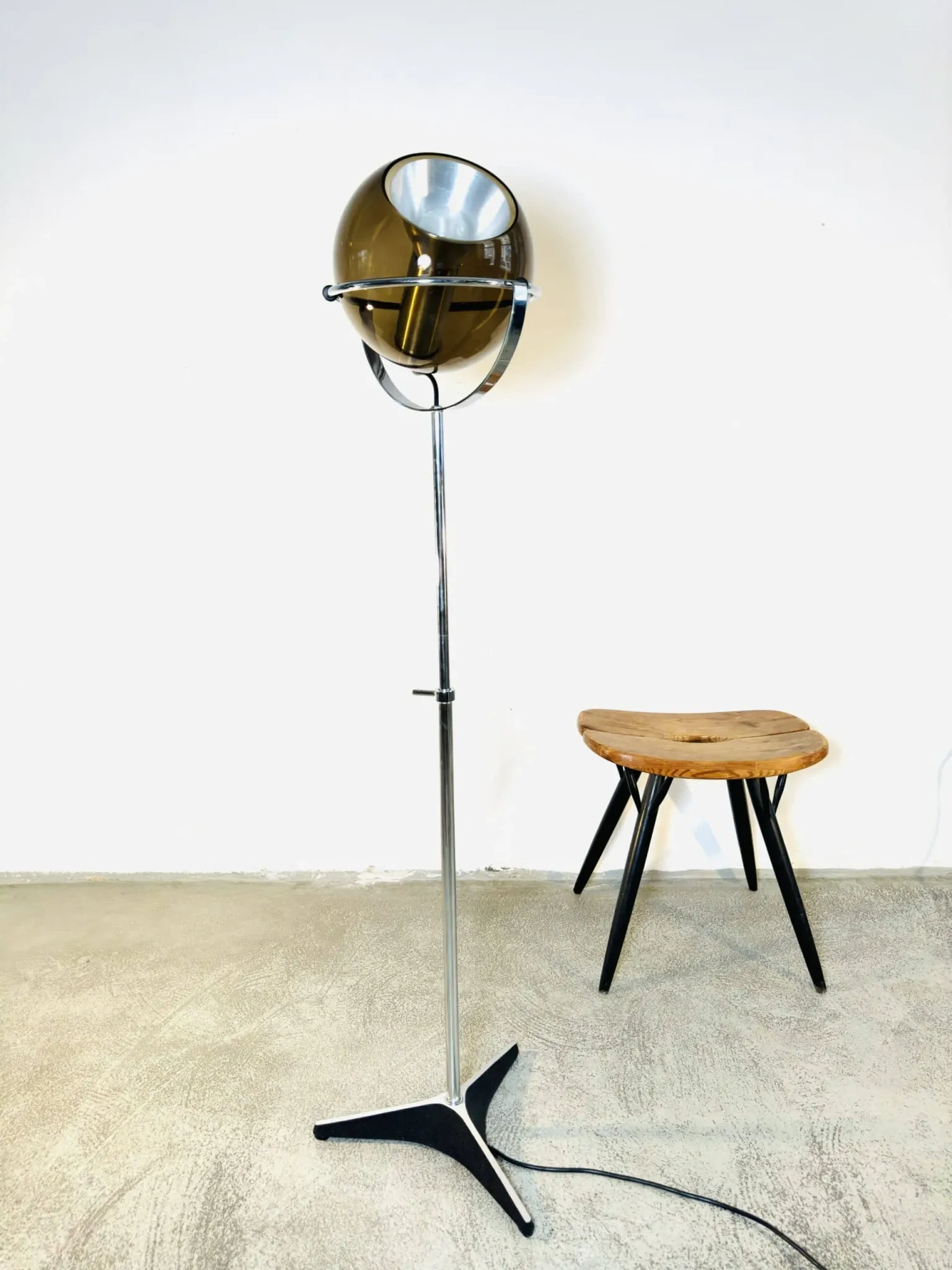 Globe 2000 Floor Lamp By Frank Ligtelijn For Raak Amsterdam, The Netherlands, 1960S