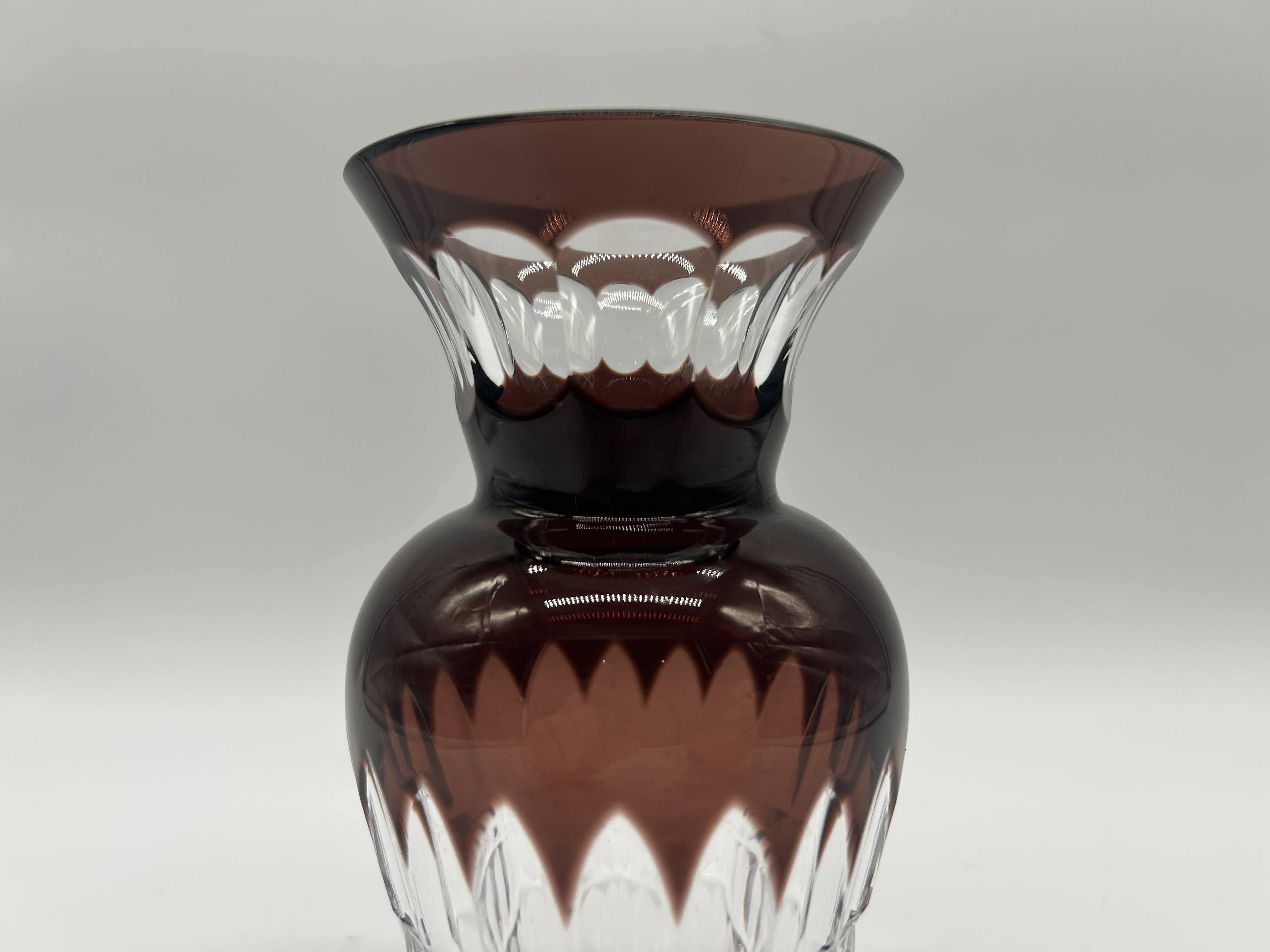 Cut and lined crystal vase from Val Saint-Lambert in plum.