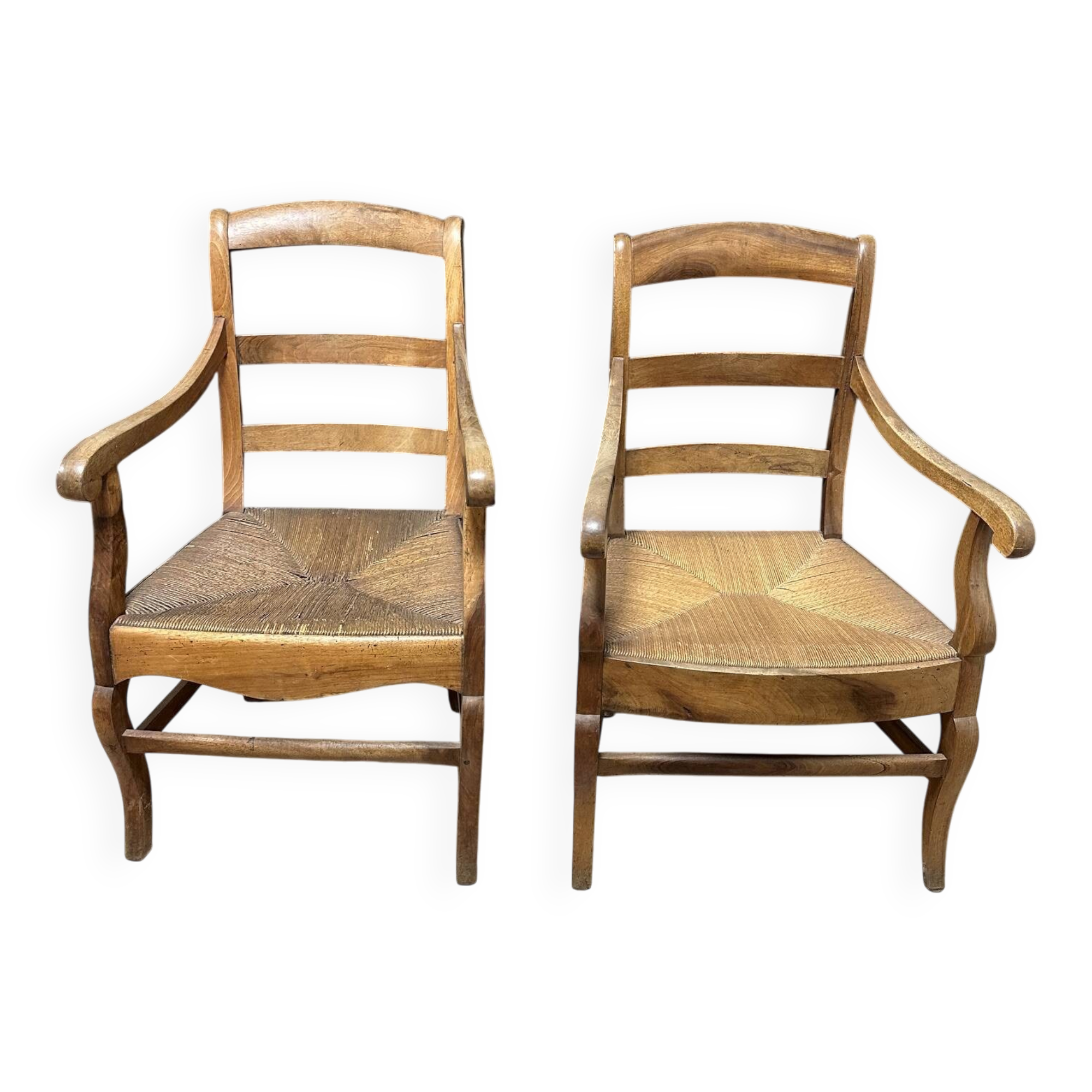 Ensemble de fauteuils provençaux antiques en bon état