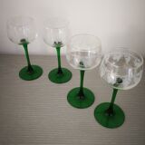 4 Verres à pieds avec motifs "la vigne"