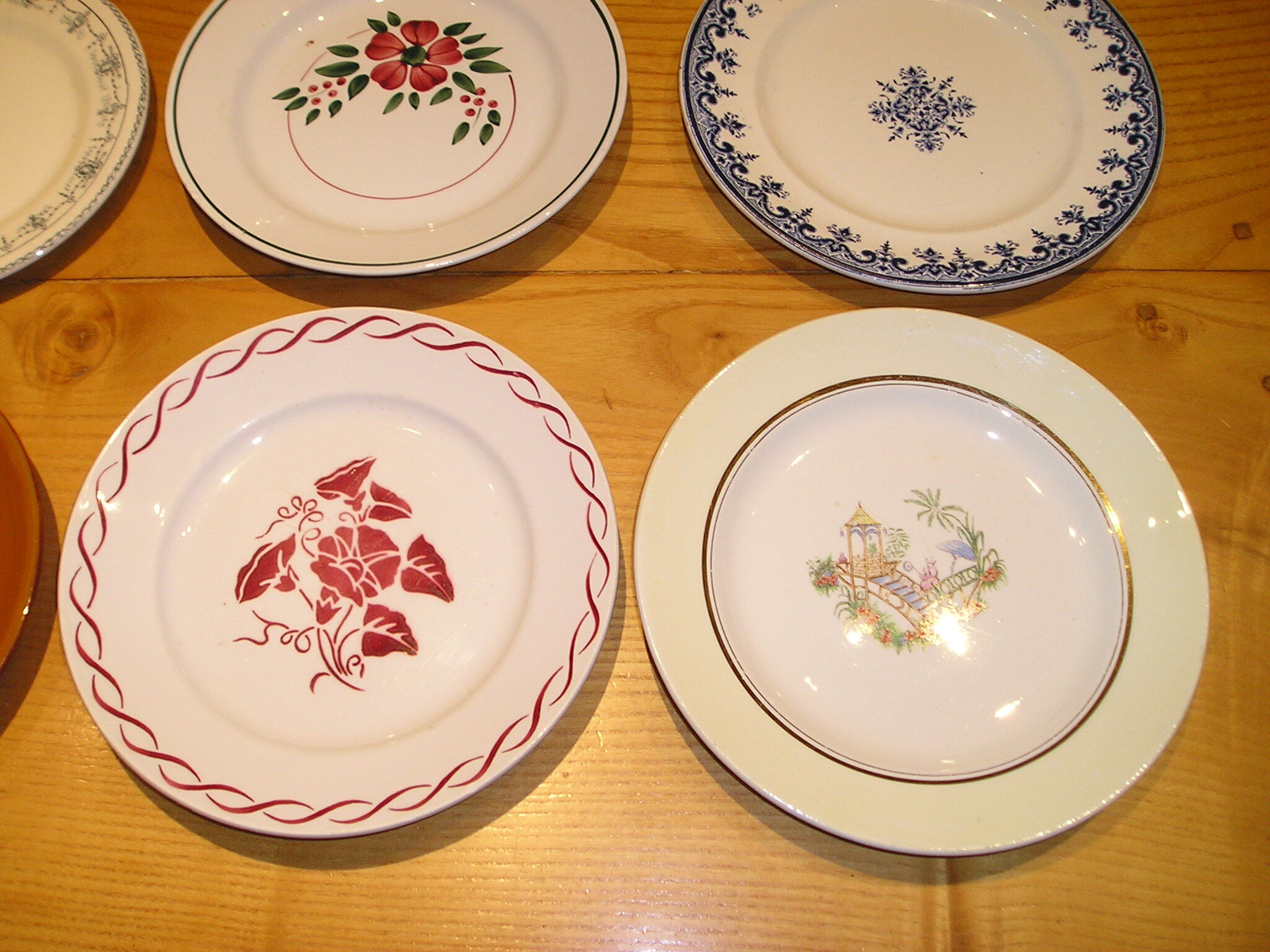 Set of 12 different flat plates
