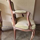Paire de fauteuils cabriolets de style Louis XV en bois mouluré - XIXème