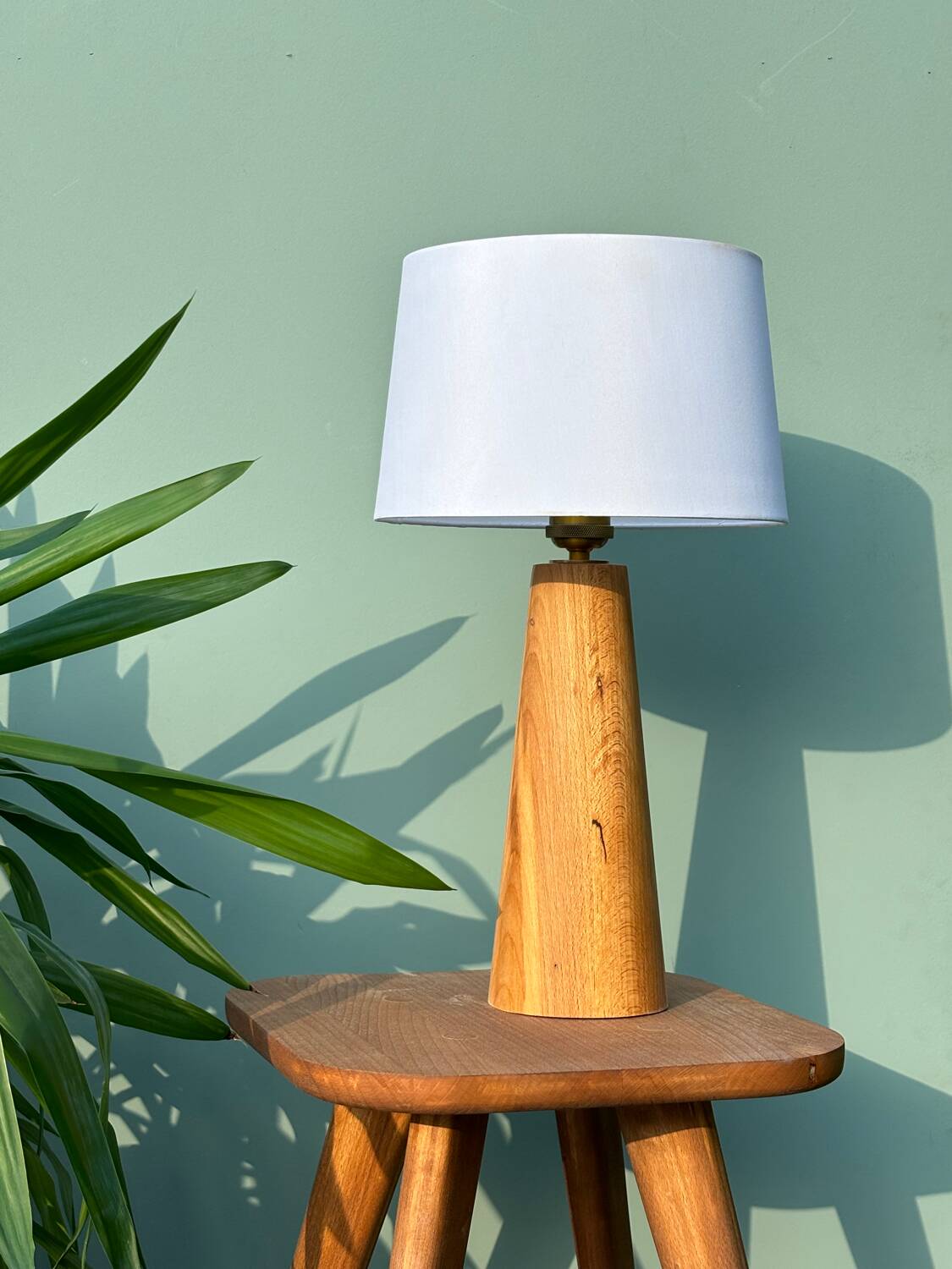 Elegant table lamp made of recycled solid wood for a warm and sustainable atmosphere "CÔNE"