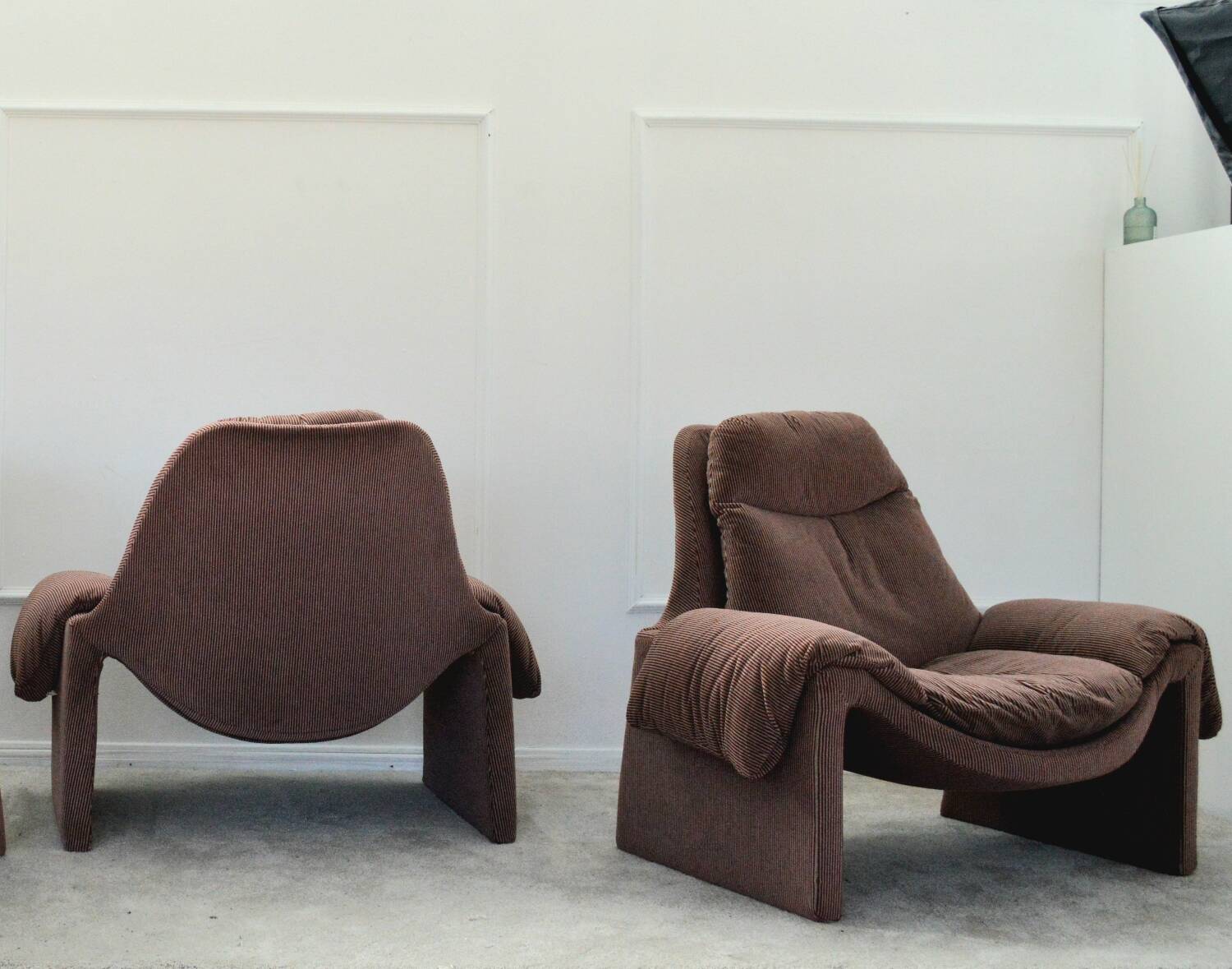 Pair of P60 armchairs by Vittorio Introini for Saporiti