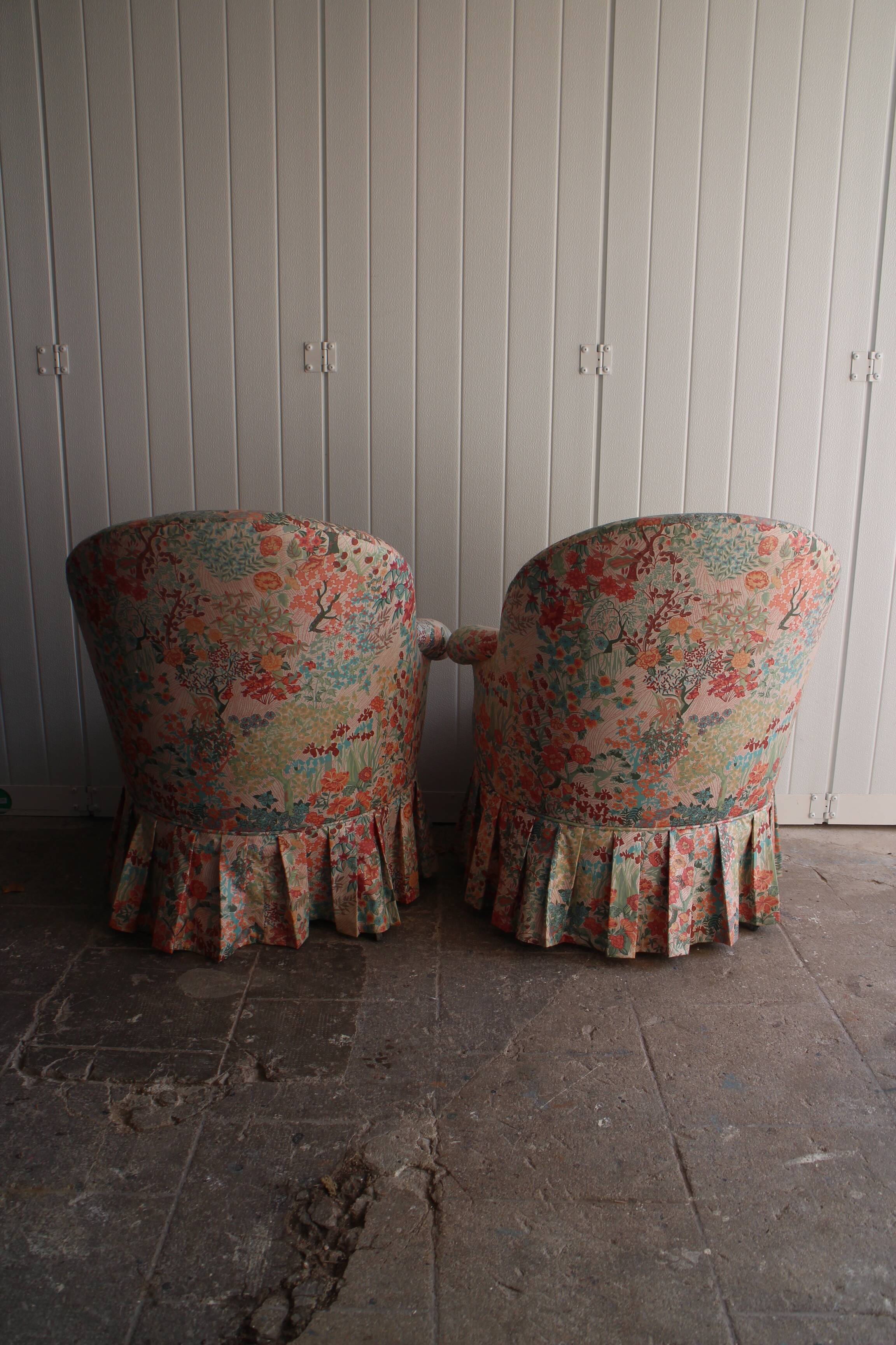 pair of toad armchairs in floral fabric.