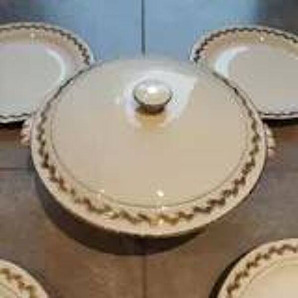 Ensemble de vaisselle en porcelaine de Limoges