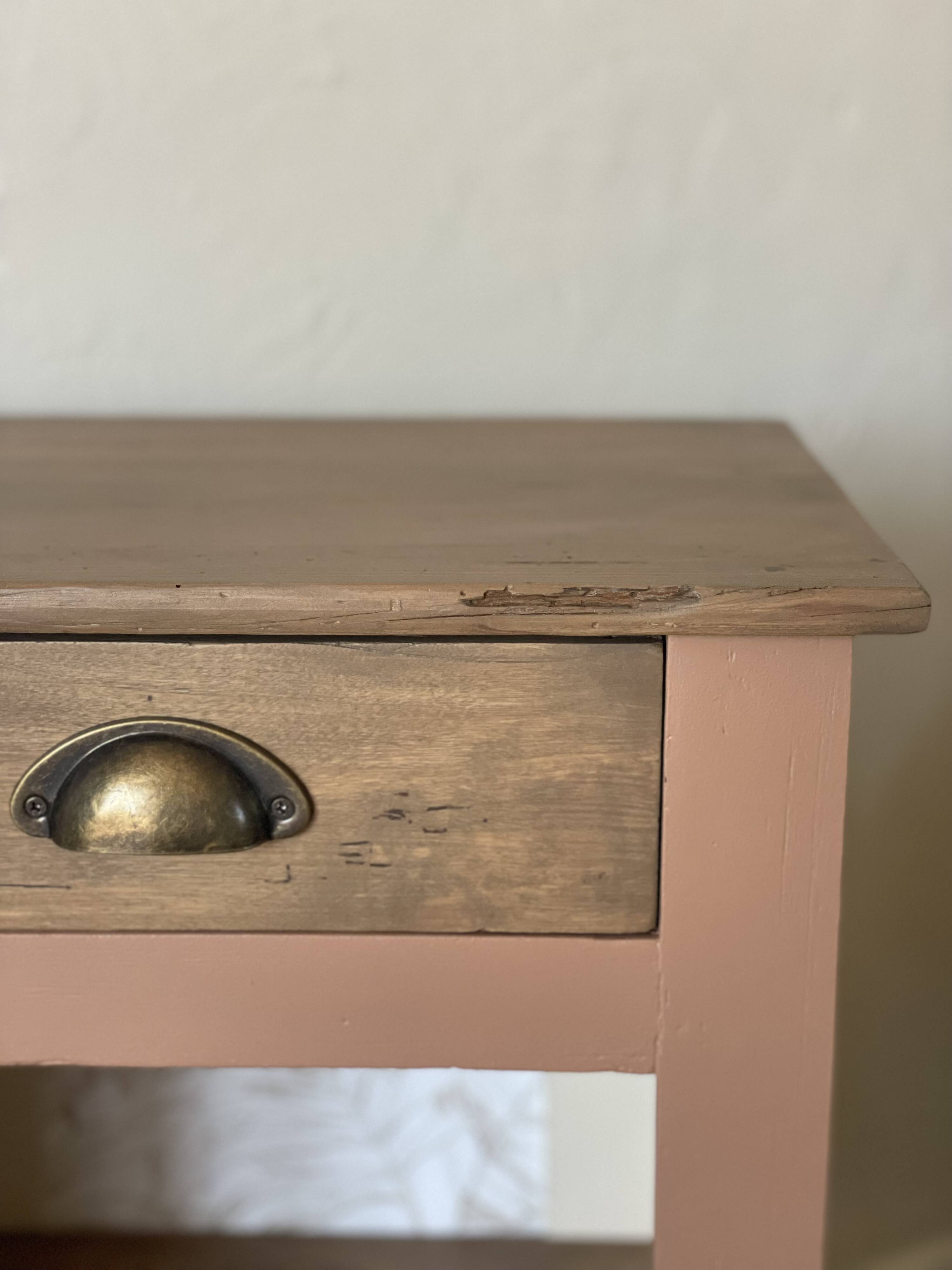Oscar bedside table