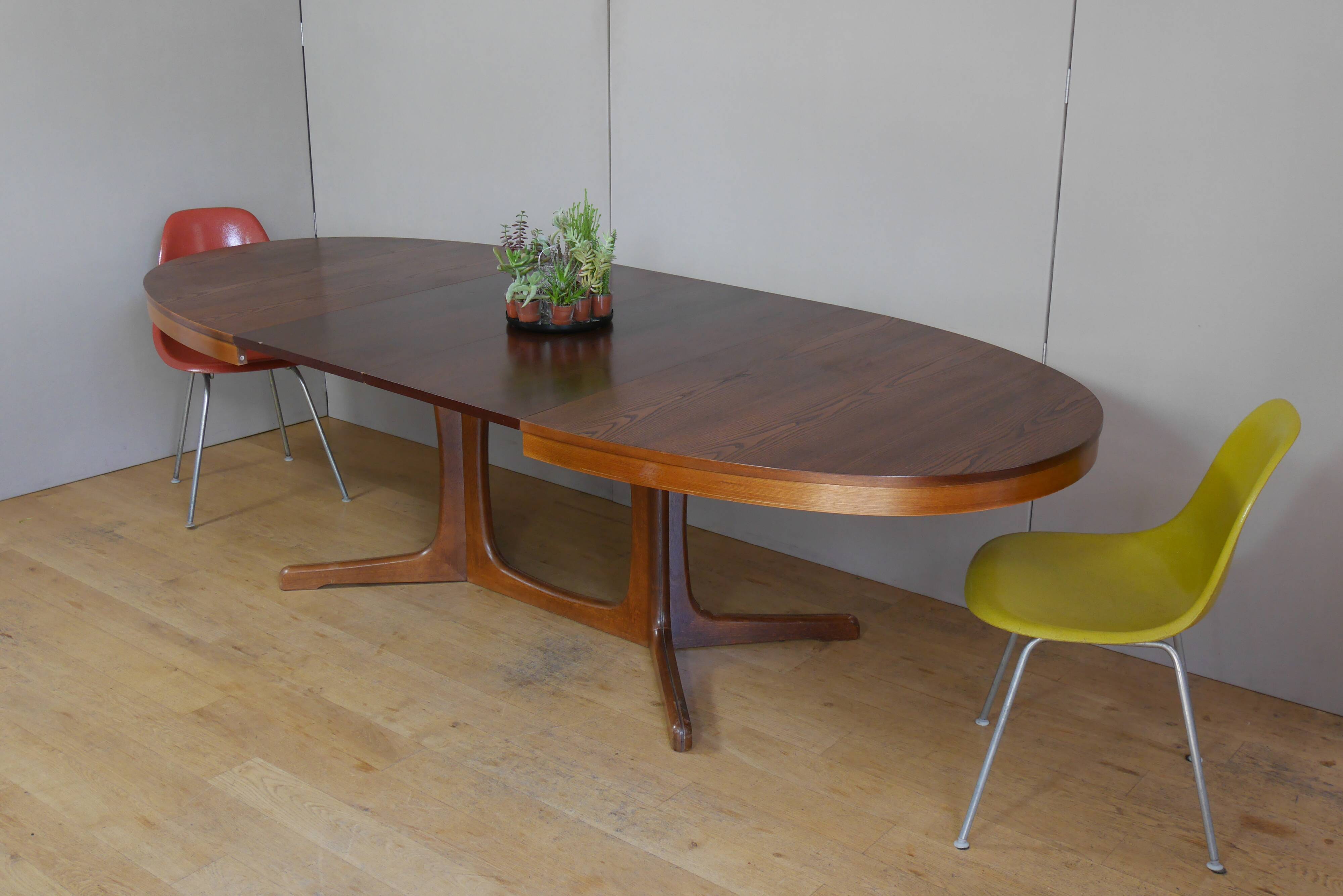 Extendable oval table baumann in elm central foot