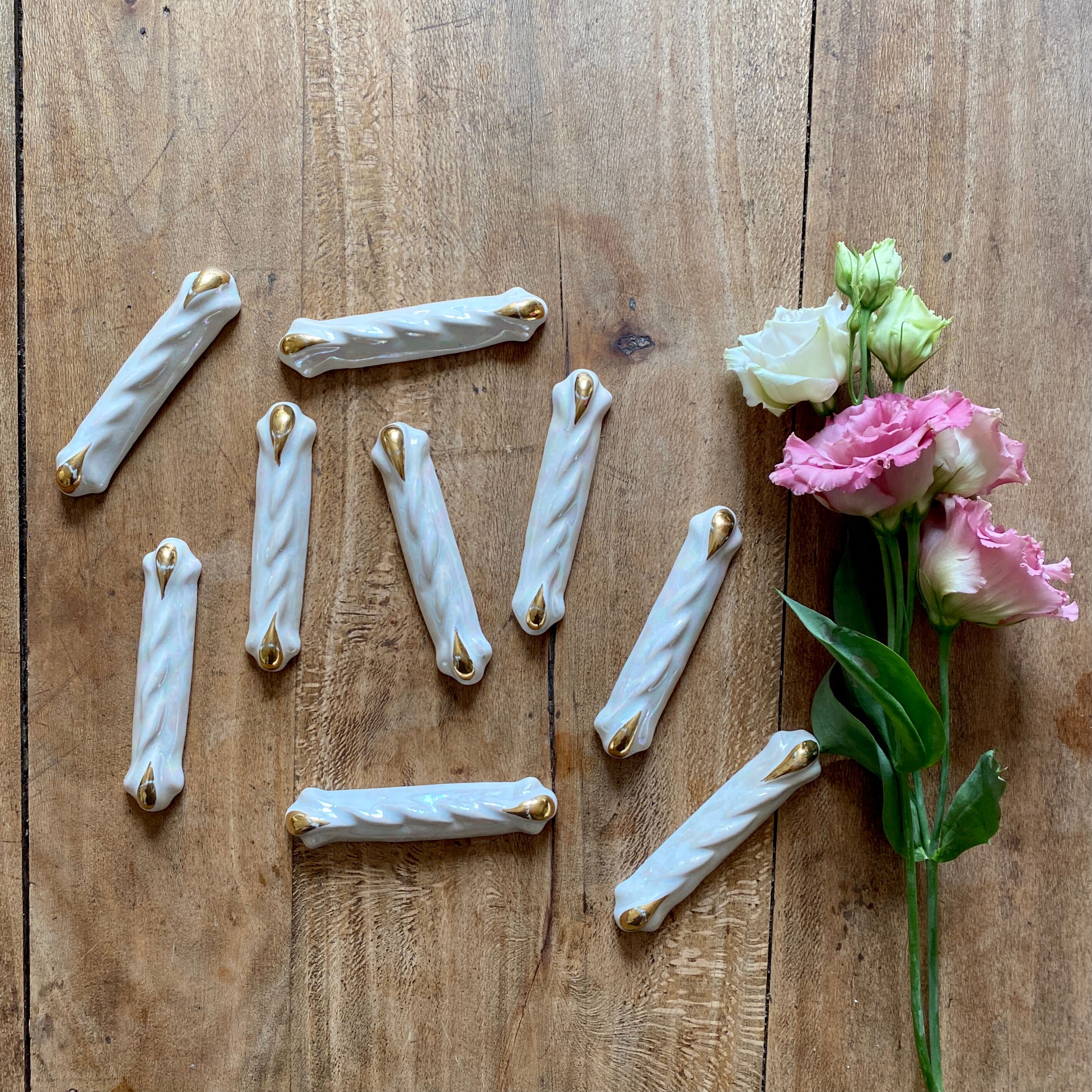 Set of 9 vintage art deco knife holders in pearly and gold ceramic