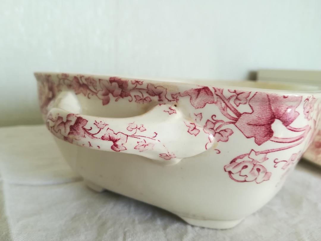 Soupière or vegetable in leanie Lunéville KG model "Lierre crest ".