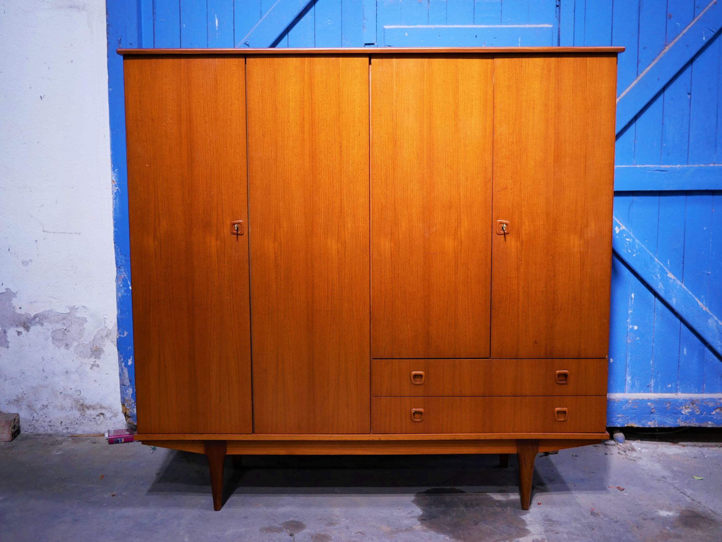Vintage teak Cabinet